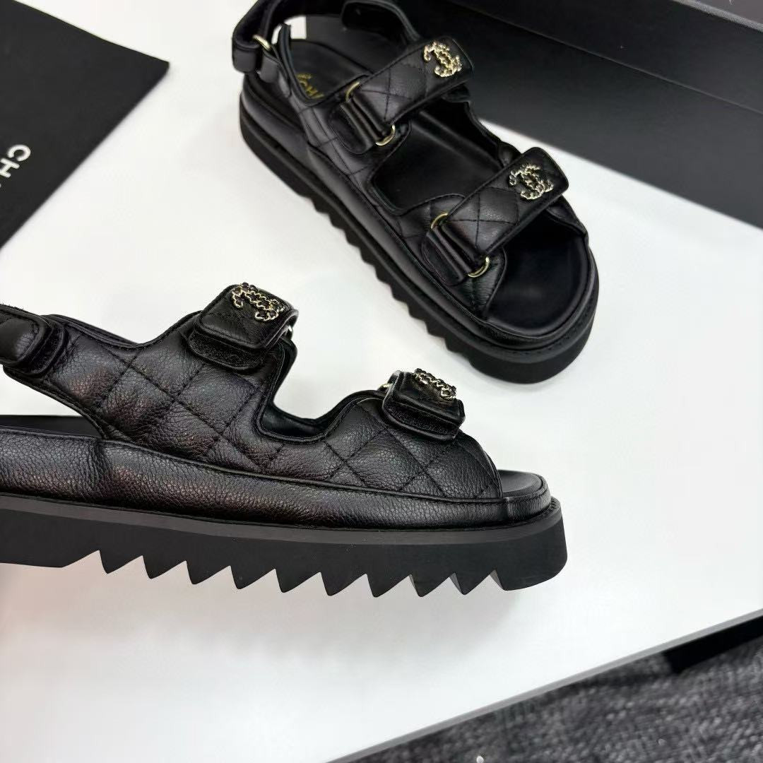 ua Ch*el sandals