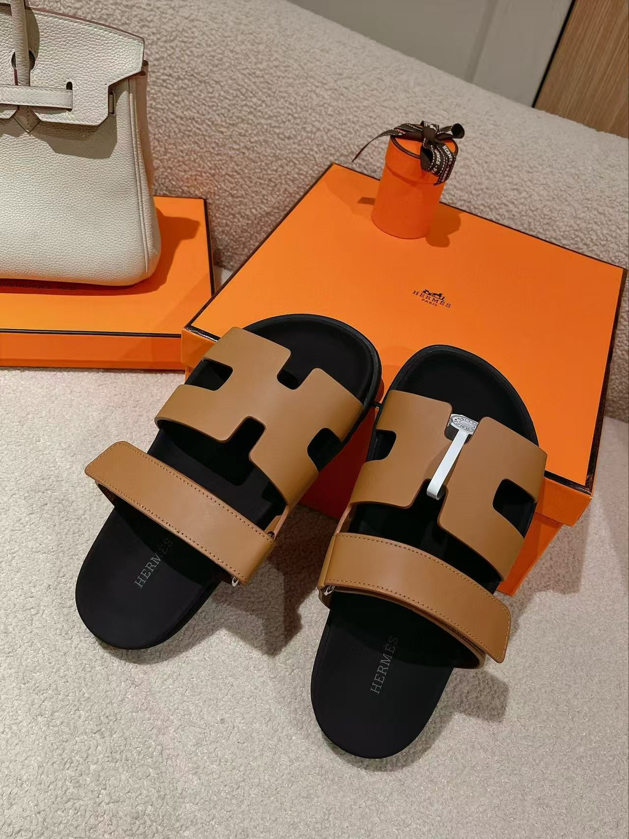 ua H**mes chypre sandal