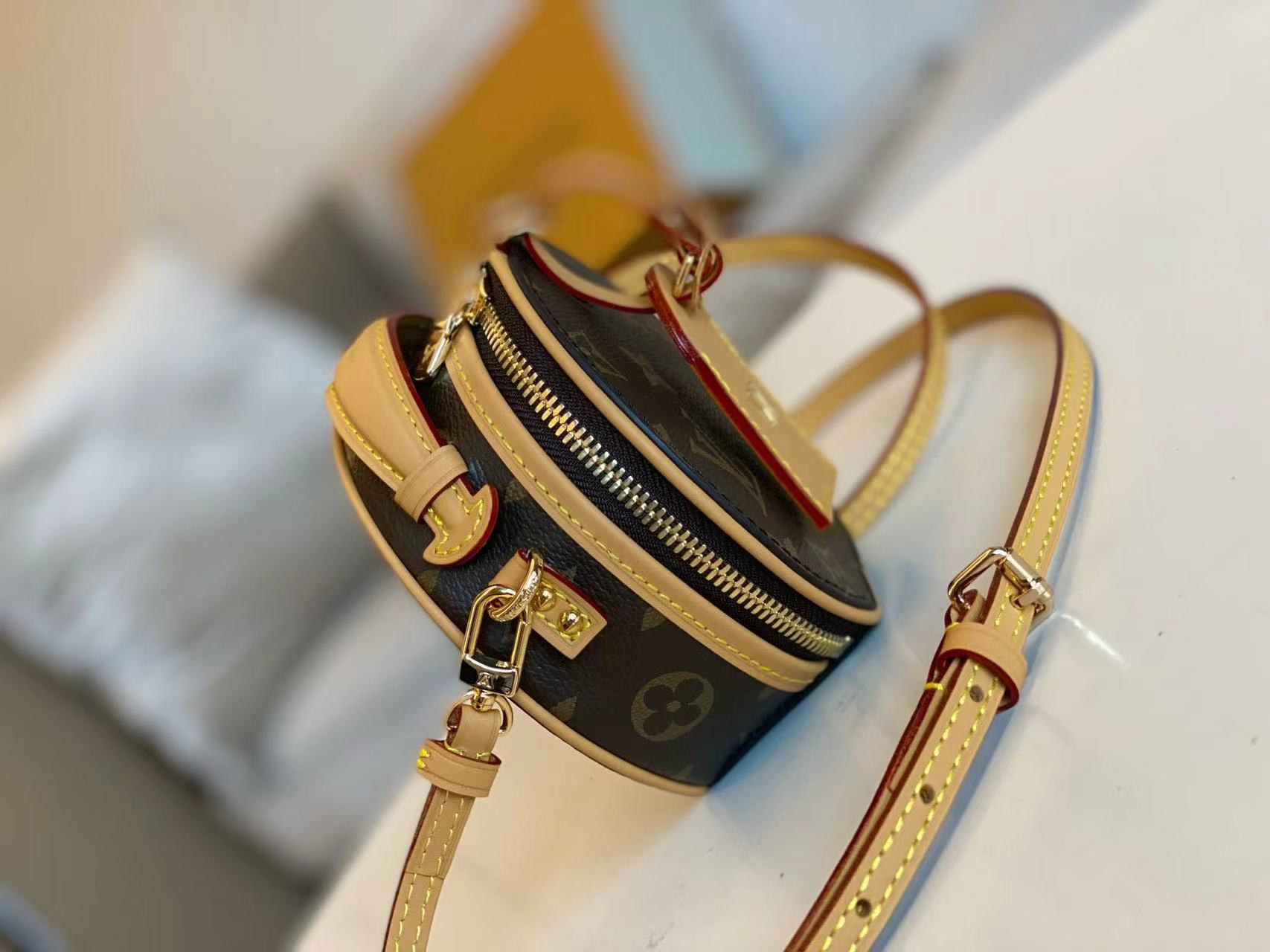 LV Mini Boite Chapeau M44699