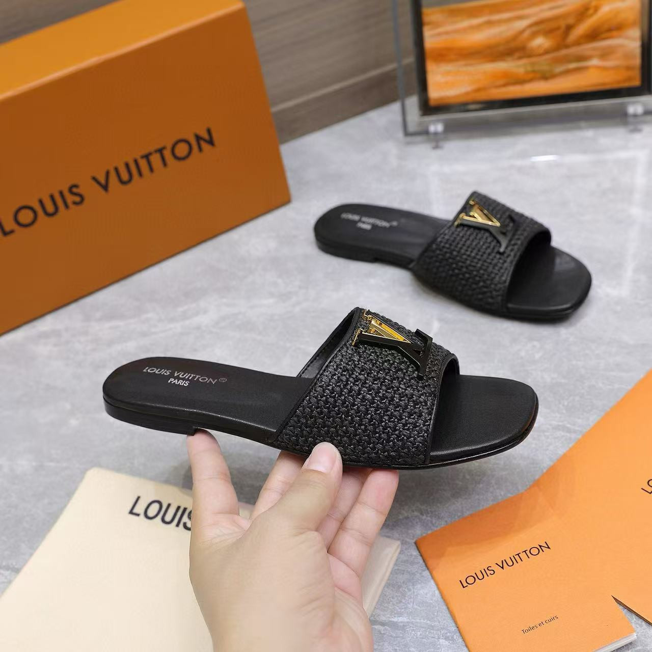 UA LV Mare Flat Mule