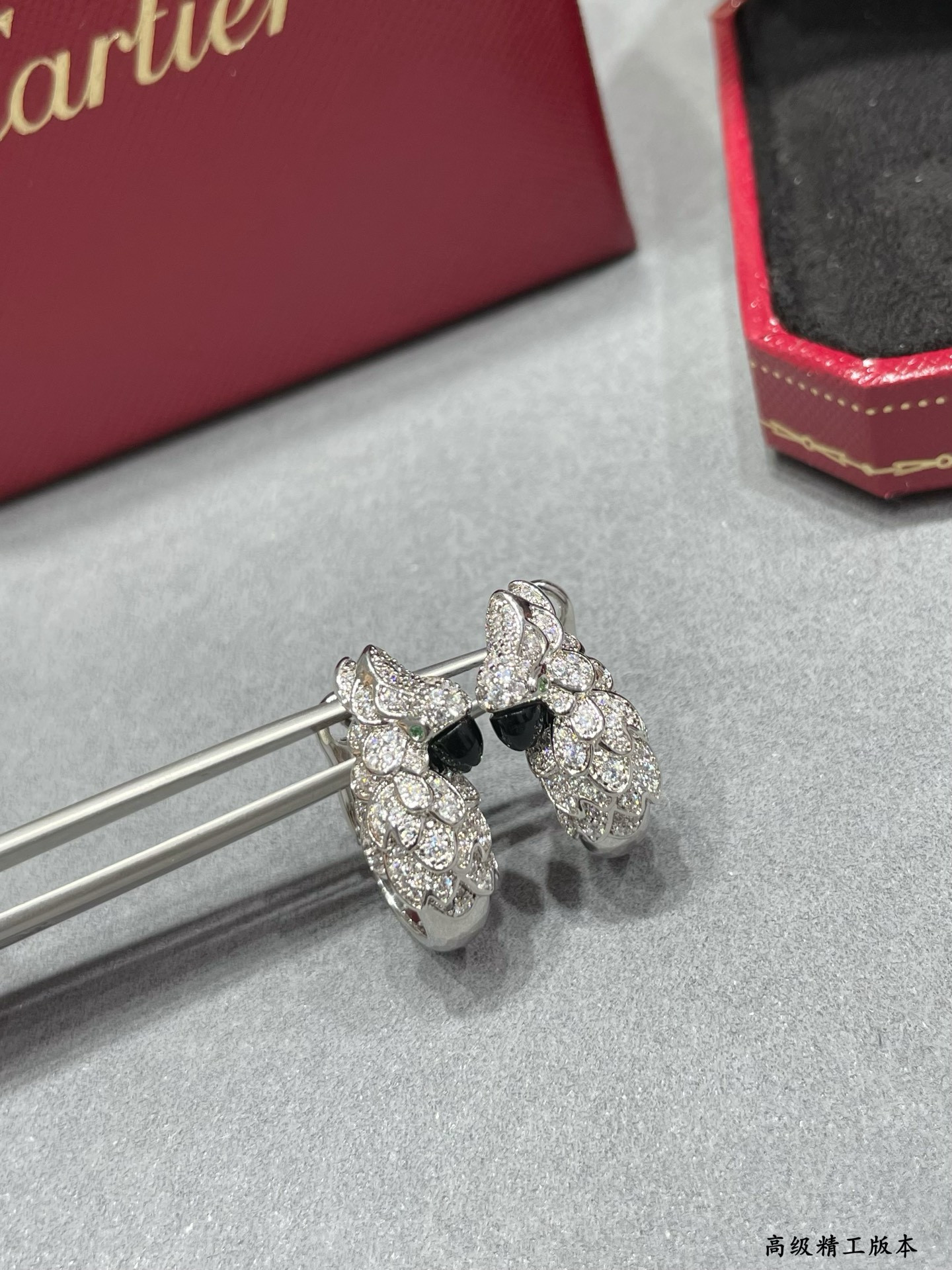 Ca*t*er parrot earrings