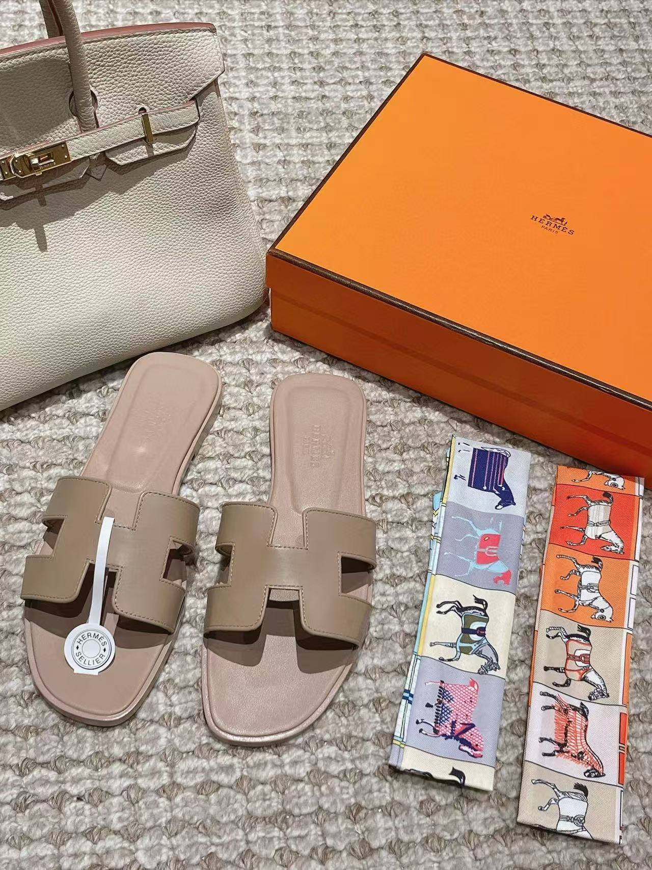 ua H**mes oran sandal