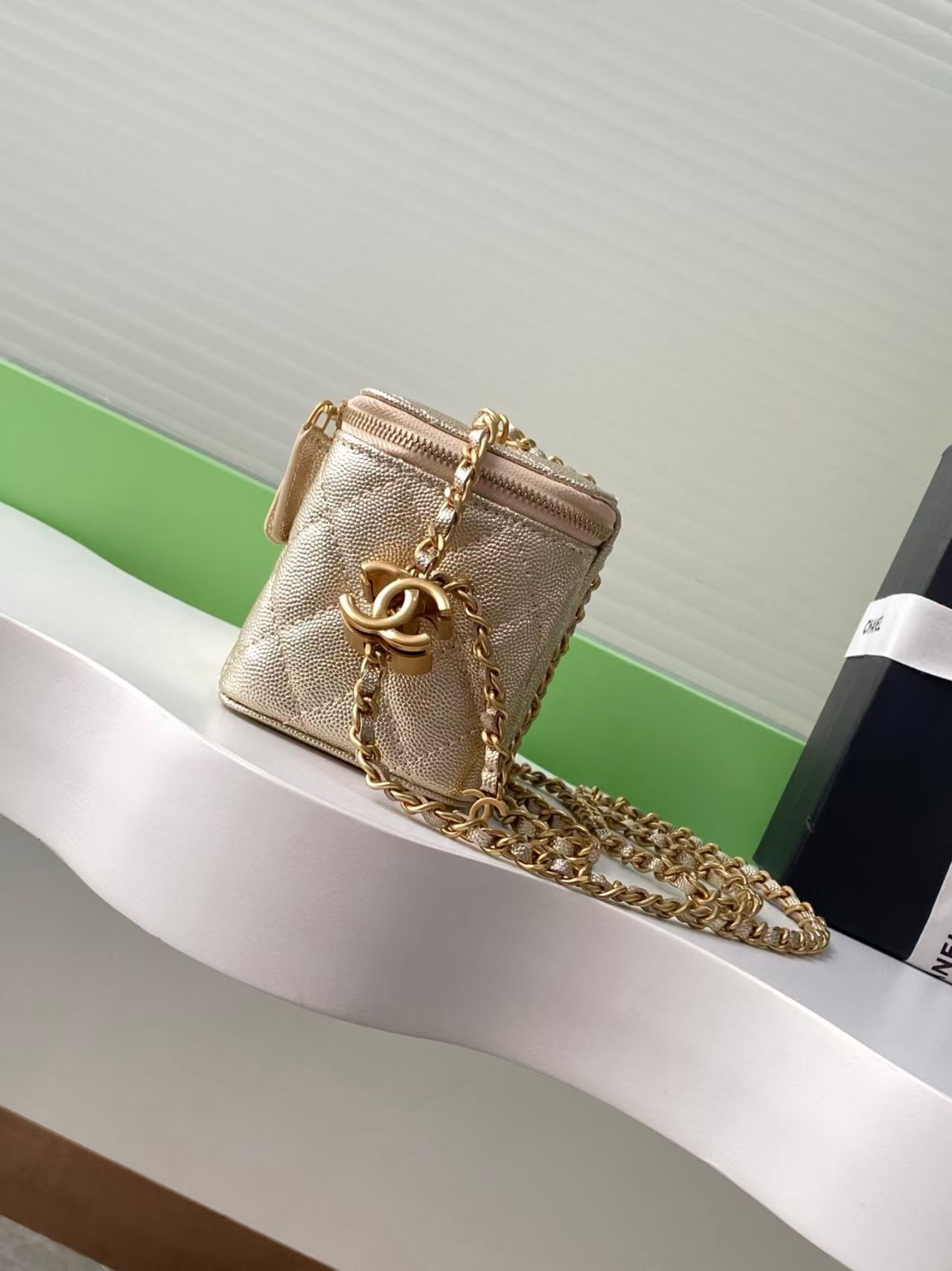 Ch*el vanity with chain 9.5x17x8cm