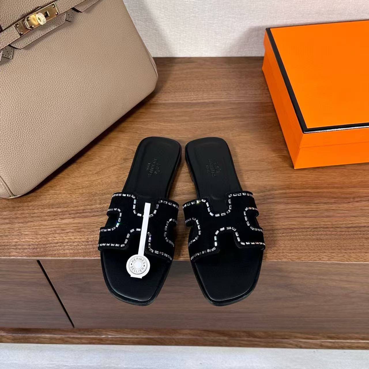 ua H**mes oran sandal