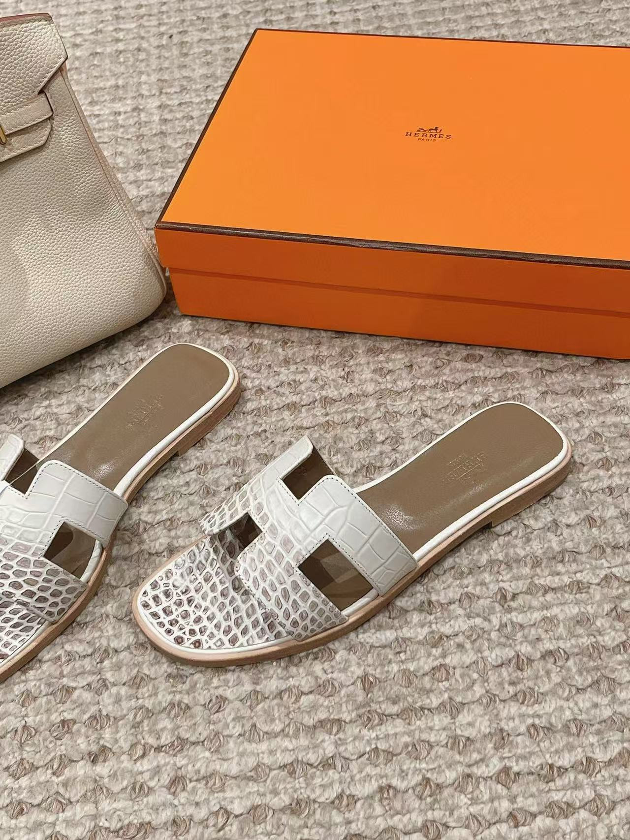 ua H**mes oran sandal