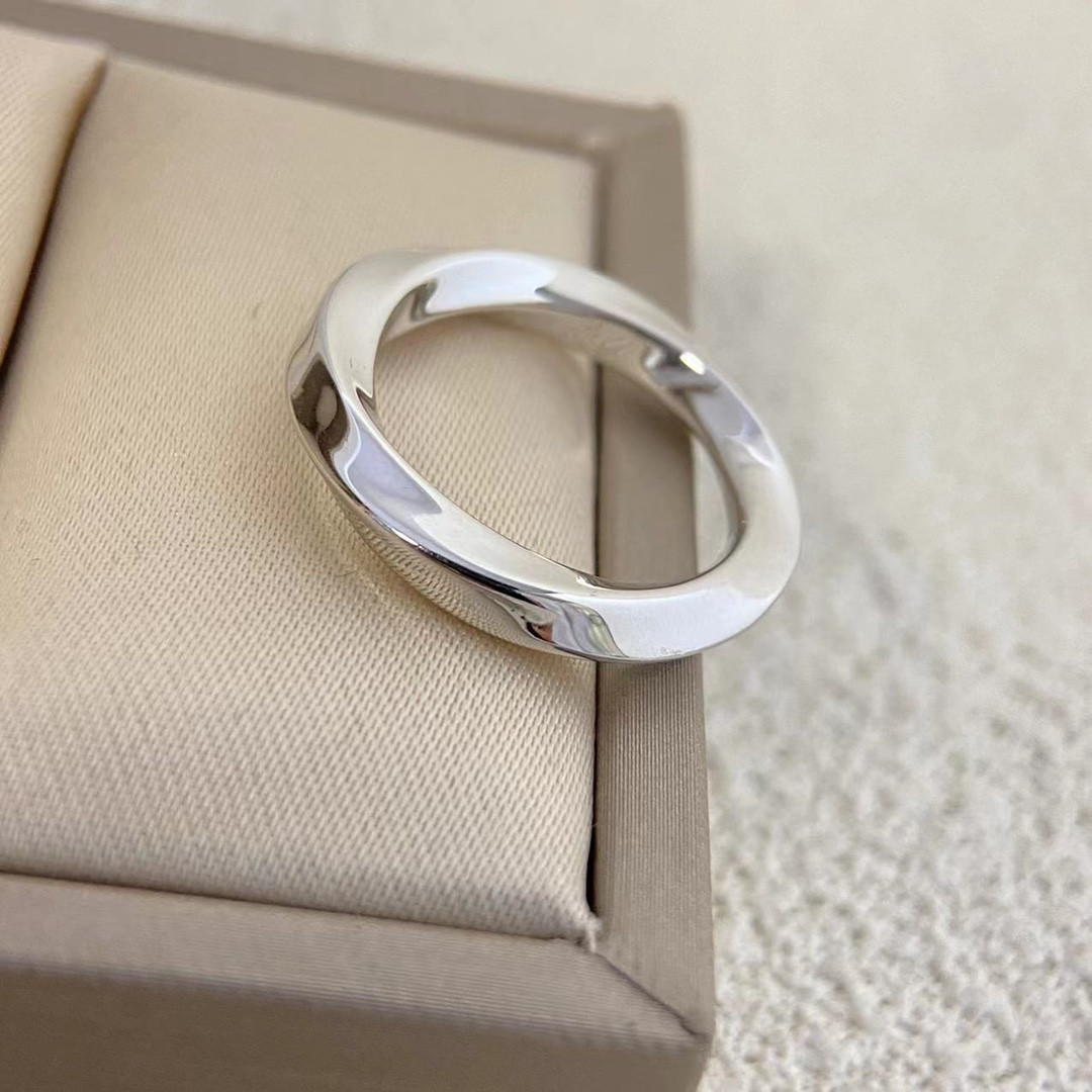 Gr*ff smooth twist rope ring