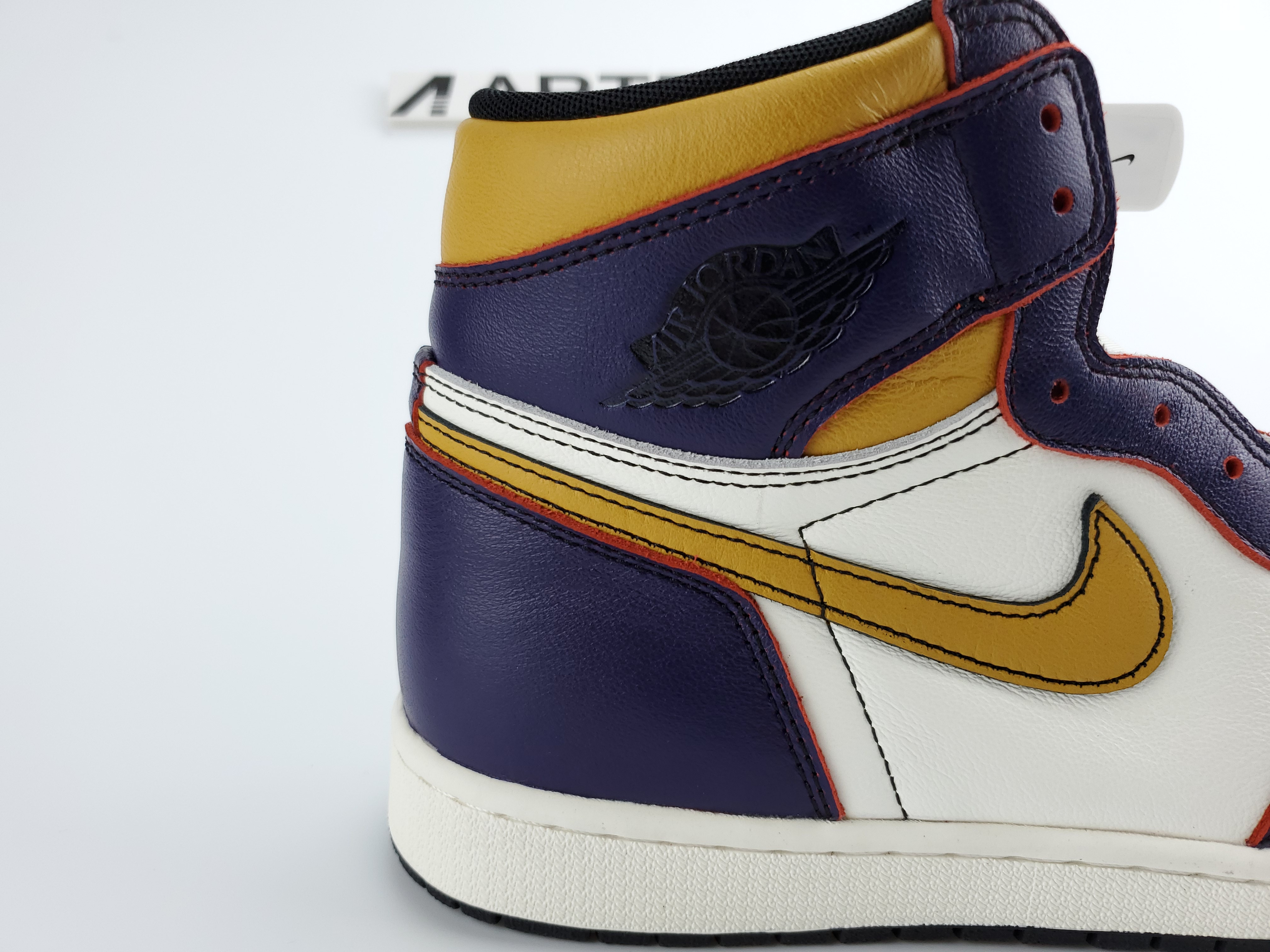 Air Jordan 1 Retro High OG Defiant SB LA to Chicago