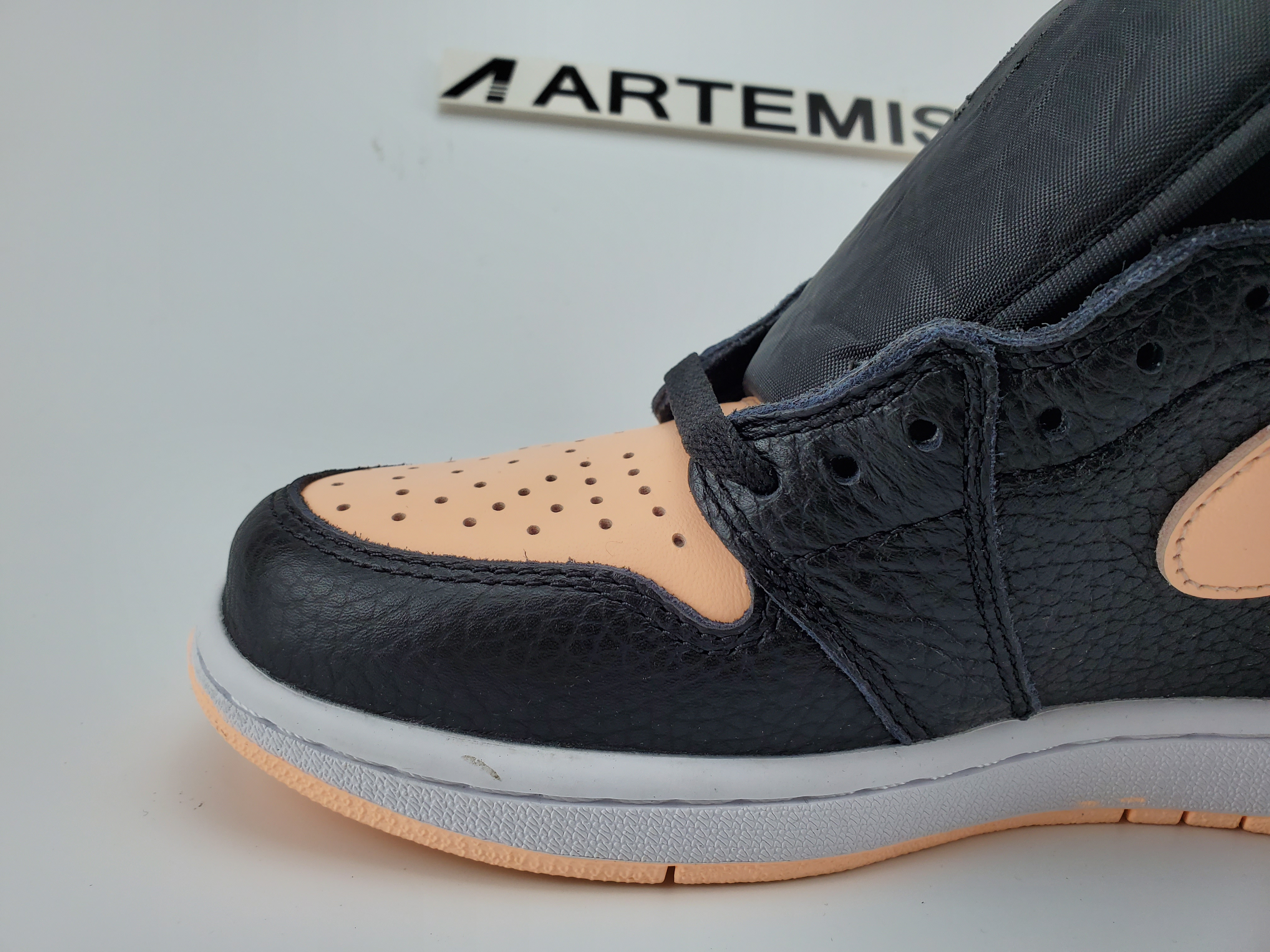 Jordan 1 Retro High Black Crimson Tint