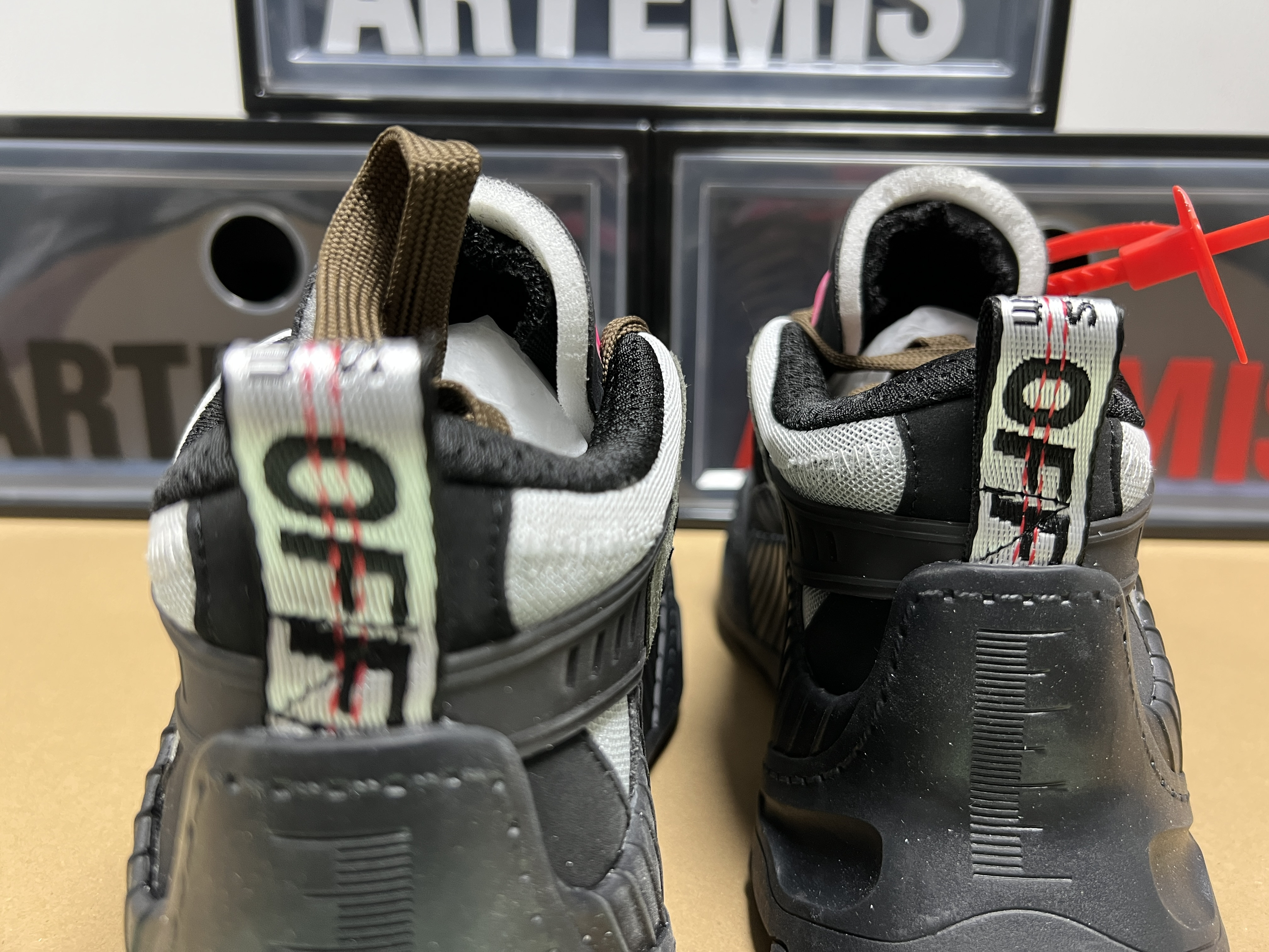 Off-White Odsy-1000 Black