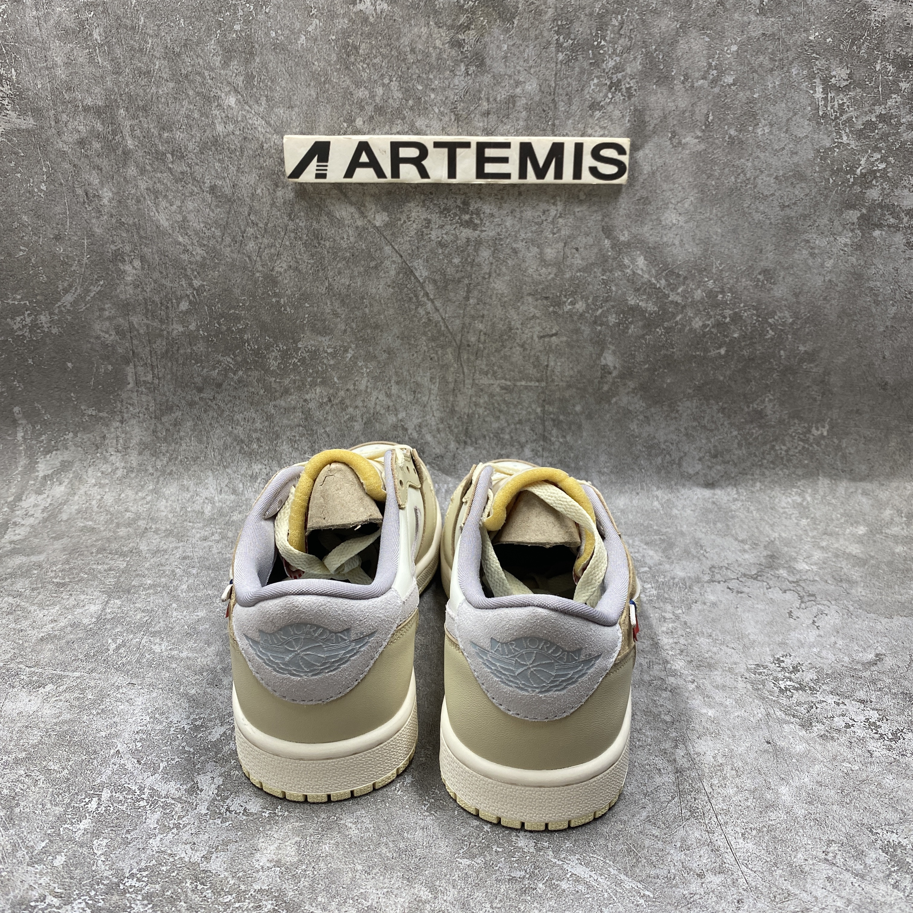 Off-White x Nike Air Jordan 1 Low