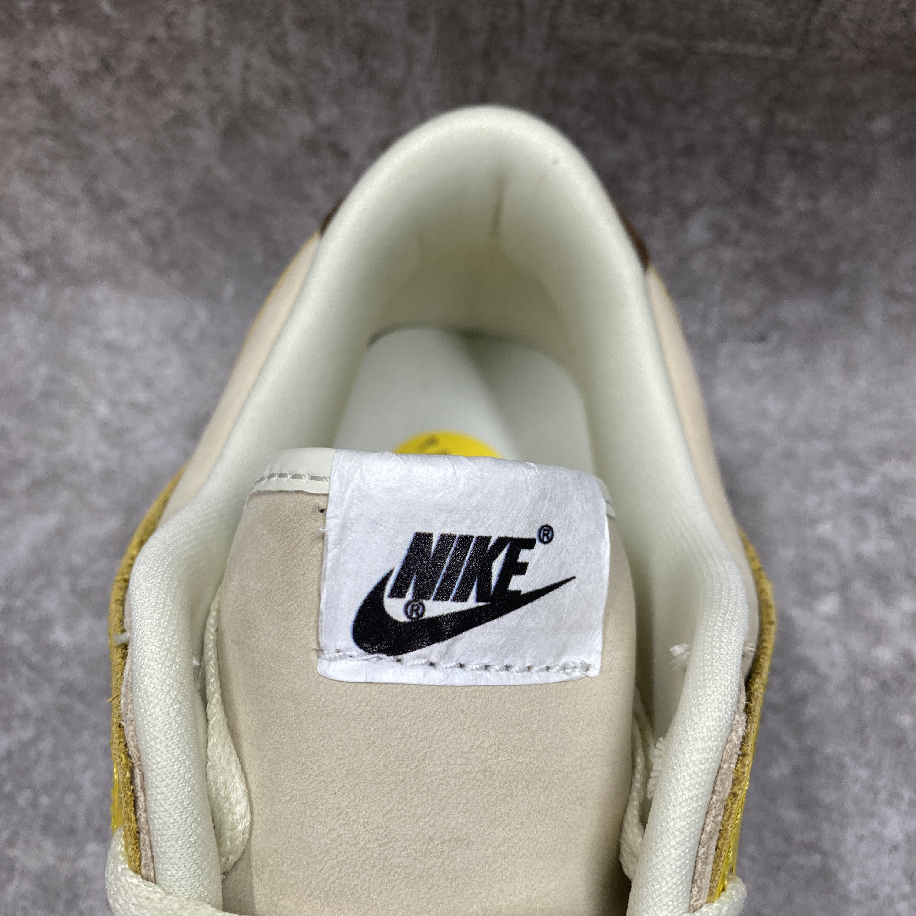 Nike Dunk Low LX Banana