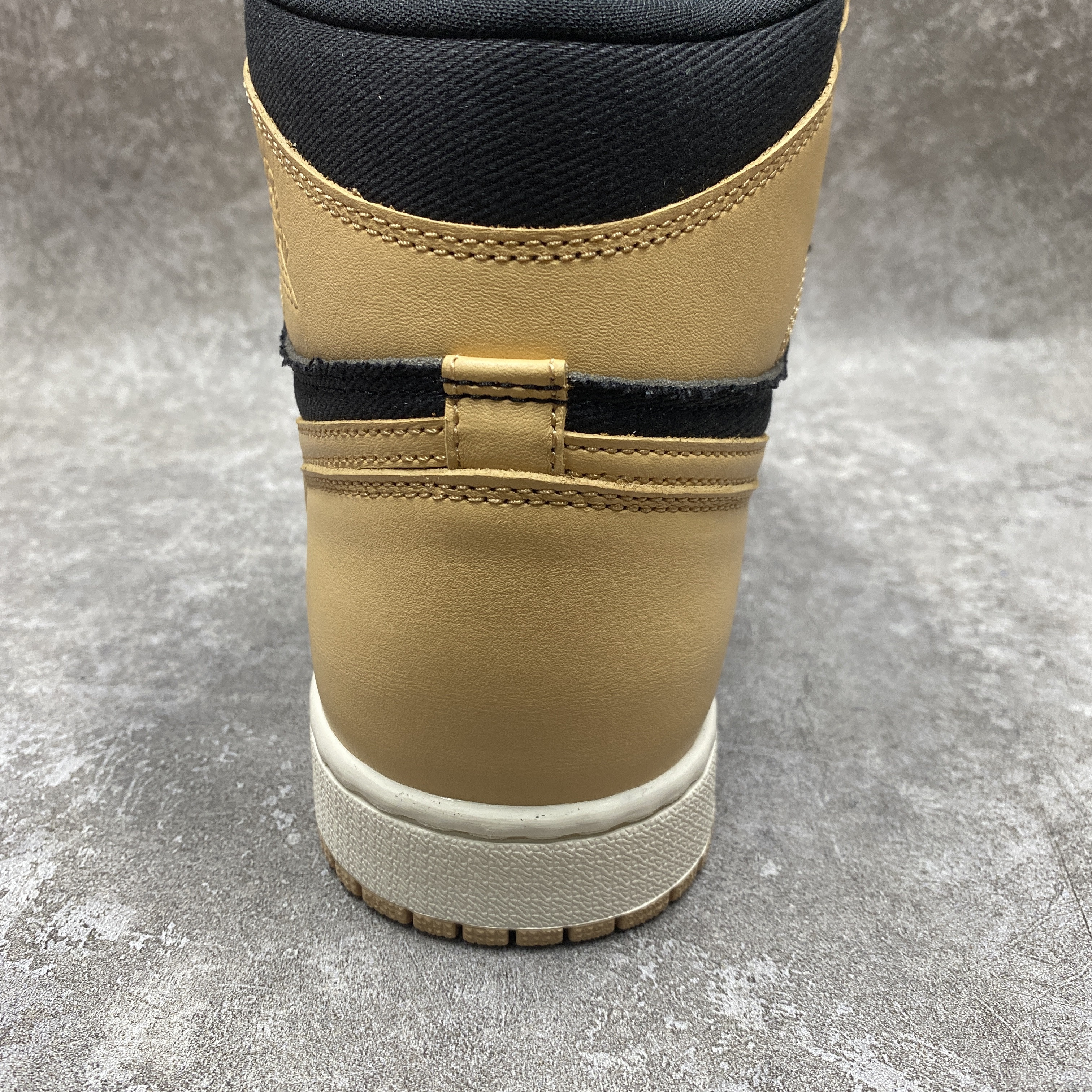 Air Jordan 1 Retro High OG Heirloom