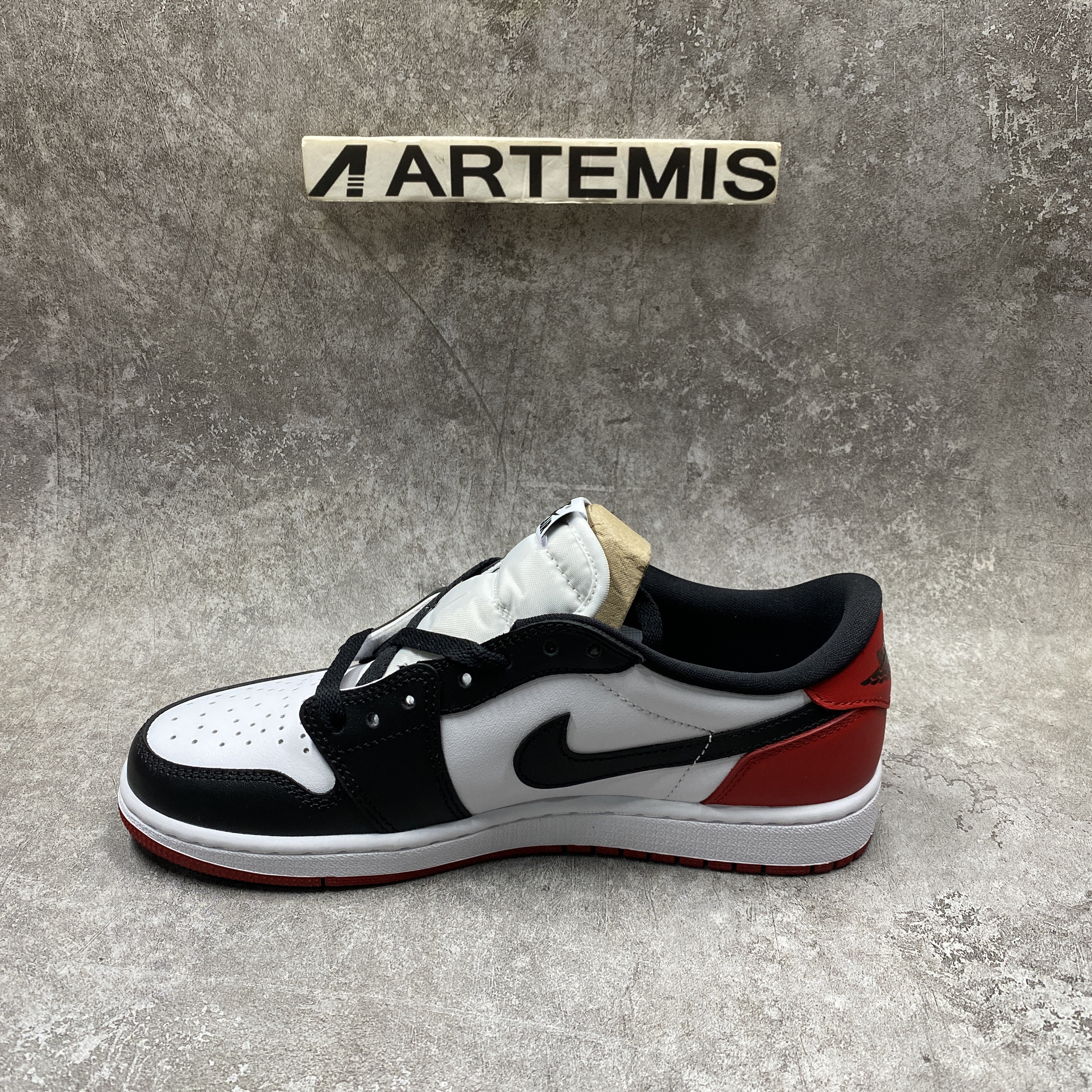 Air Jordan 1 Low OG Black Toe 2023