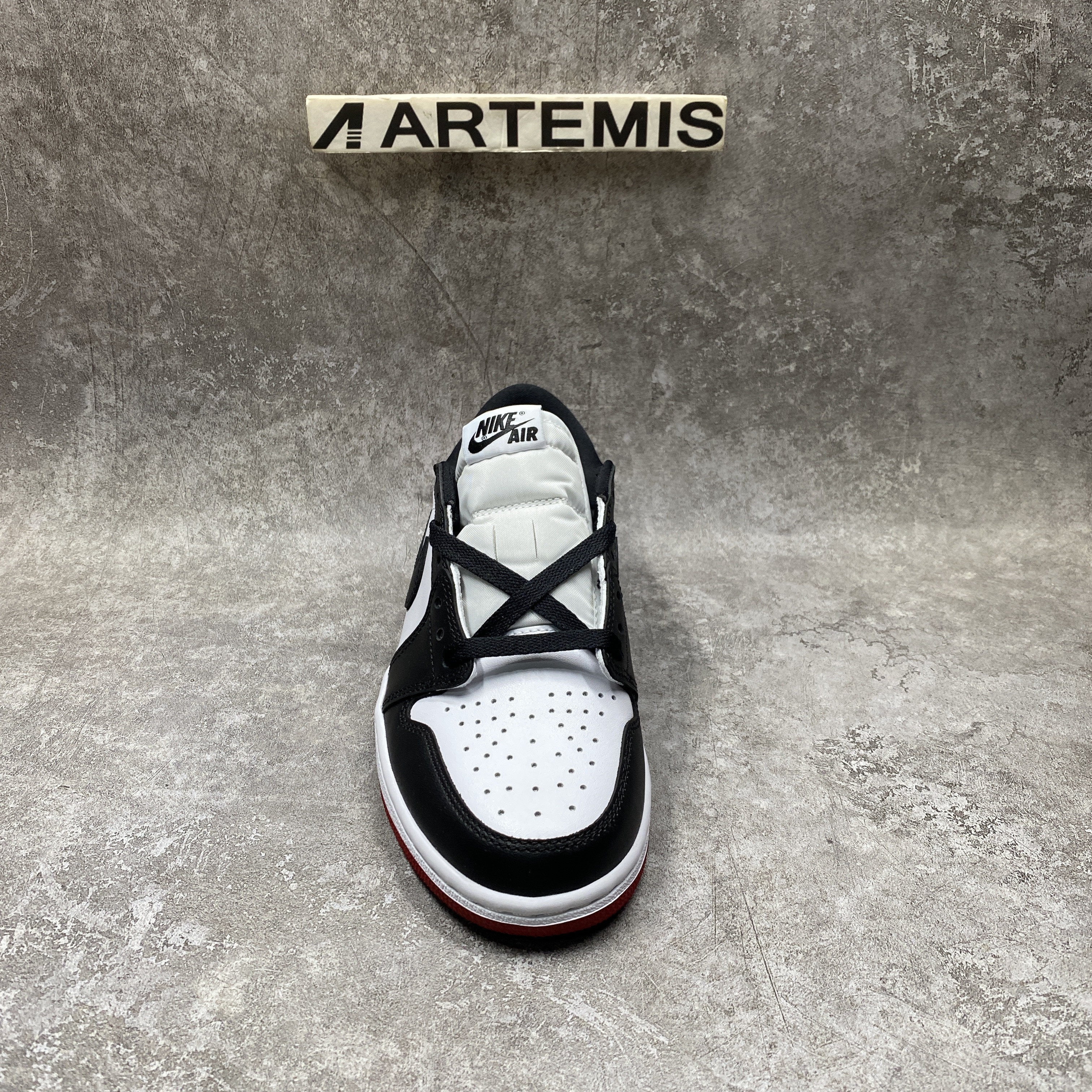 Air Jordan 1 Low OG Black Toe 2023