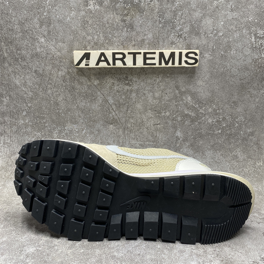 NIKE VAPORWAFFLE SACAI