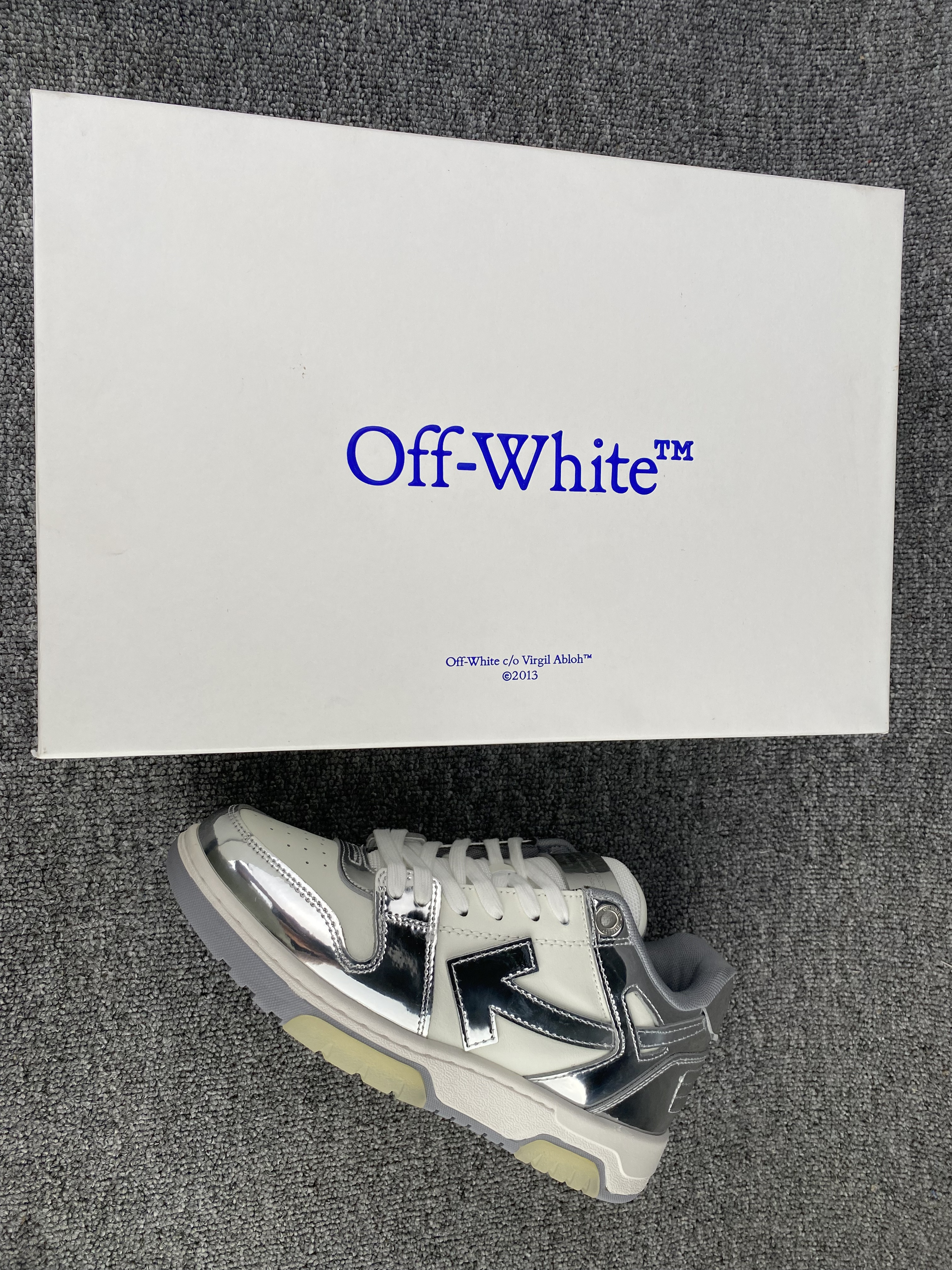 UA OFF-WHITE OUT OF OFFICE LOW
