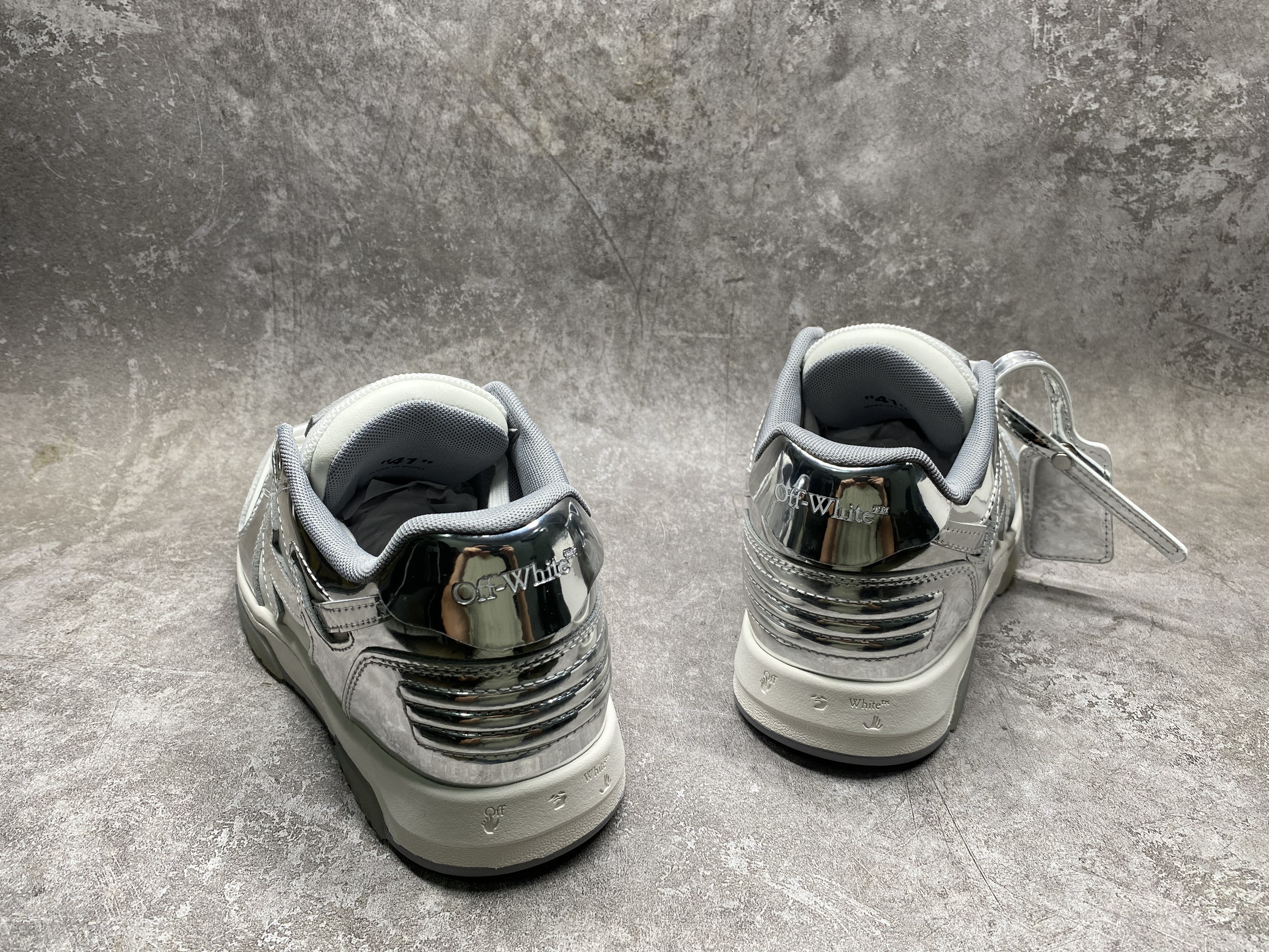 UA OFF-WHITE OUT OF OFFICE LOW