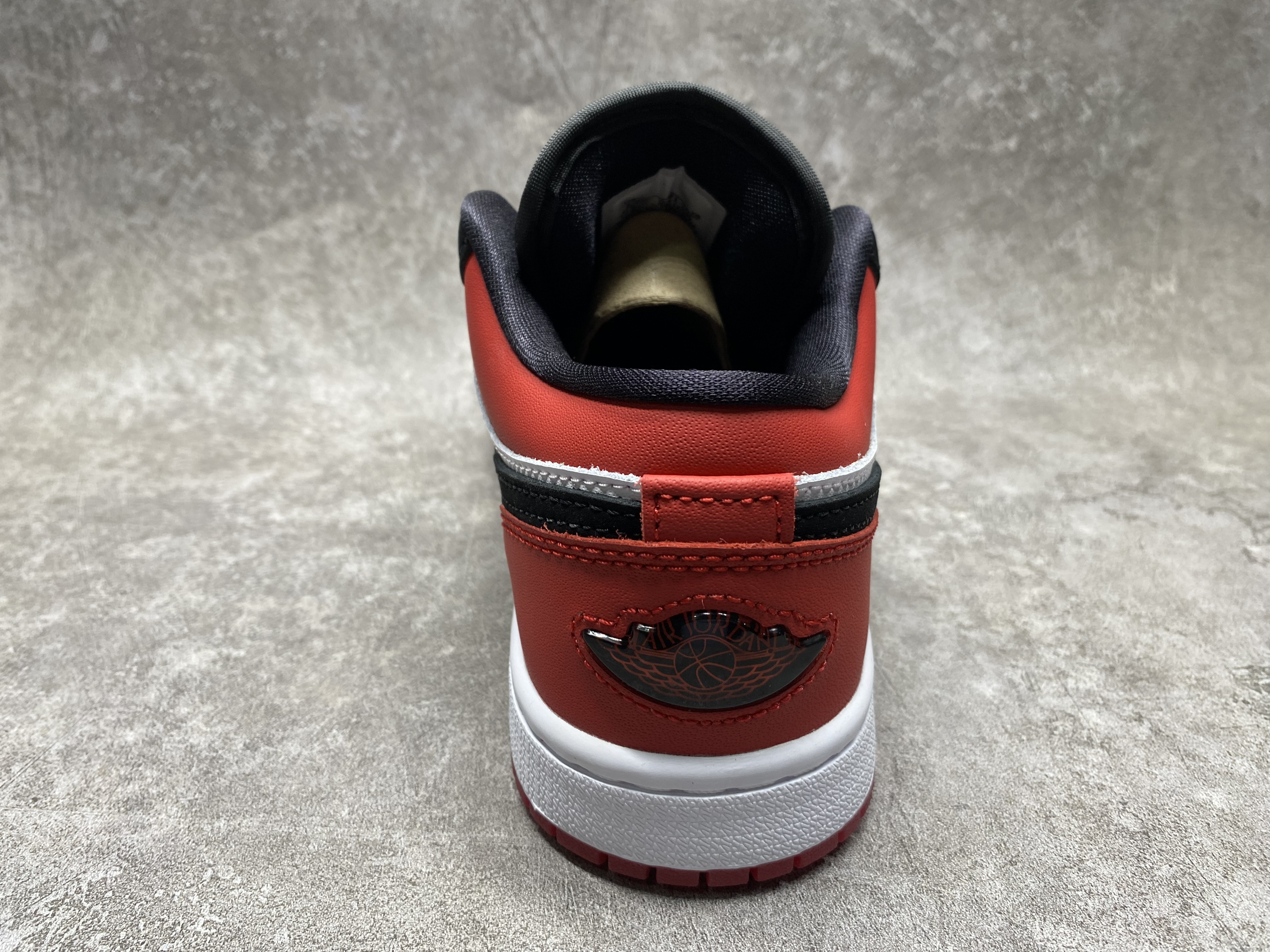 UA AIR JORDAN 1 LOW SE
