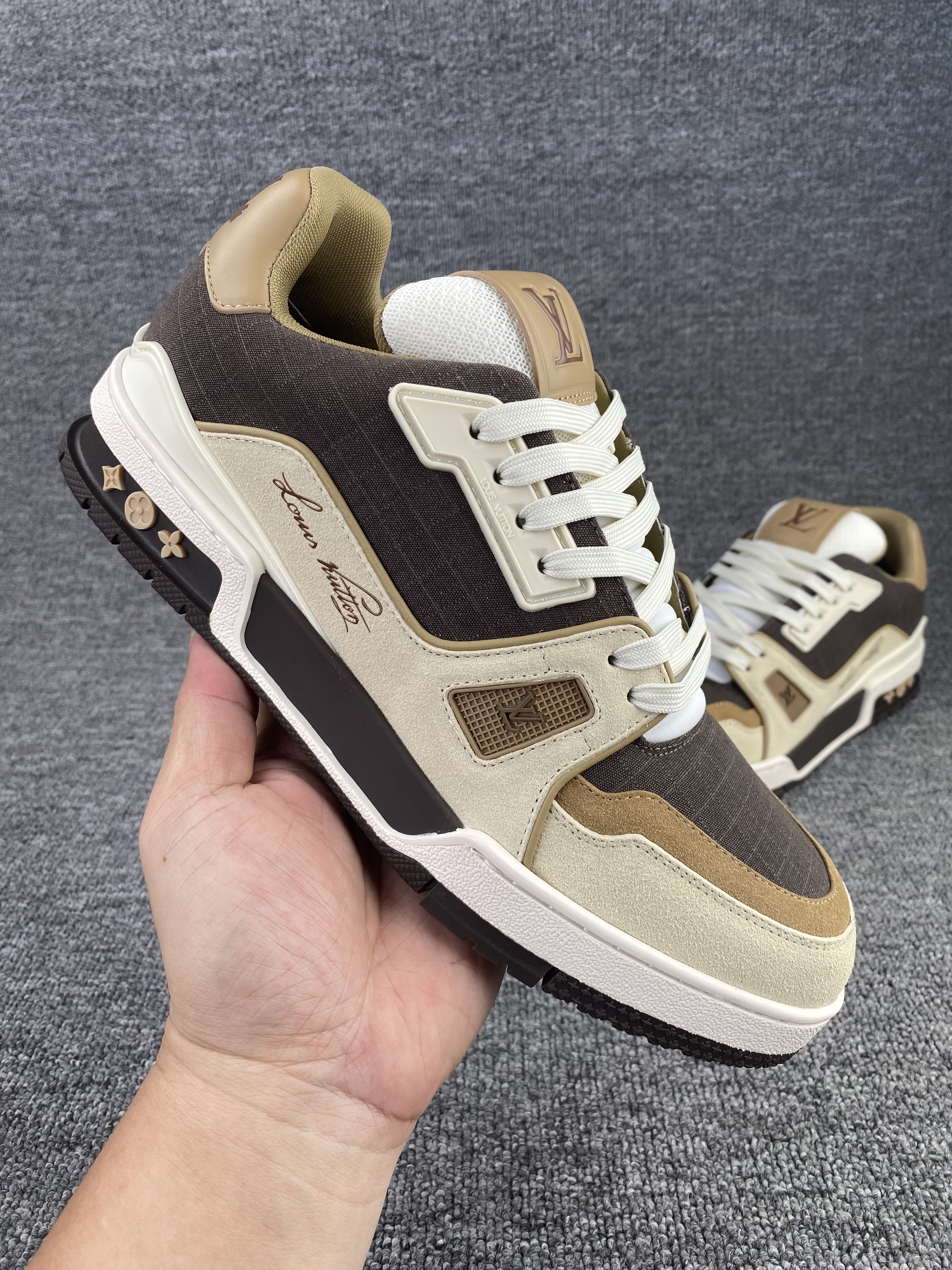 UA LV trainer Sneakers
