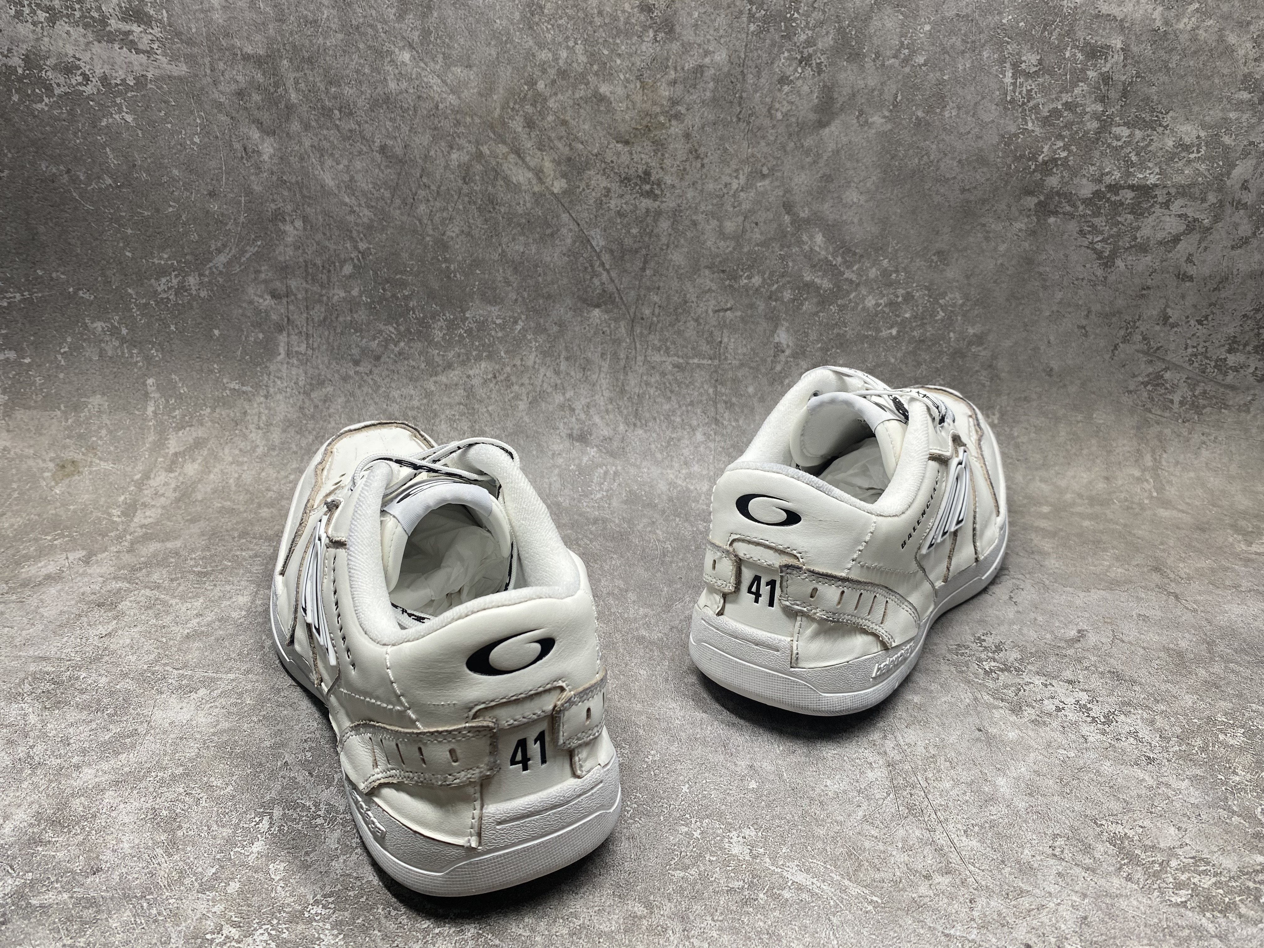 ua Ba*len*cia*ga hamptons medium worn-out sneaker in white(run one size large)