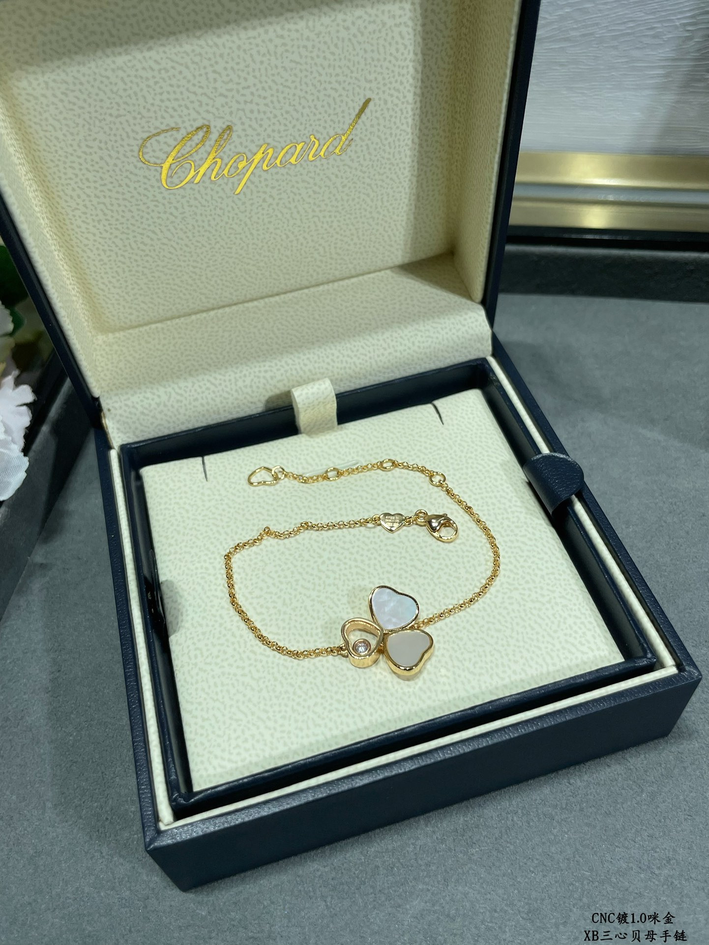 Ch0pard three heart mother of pearl bracelet