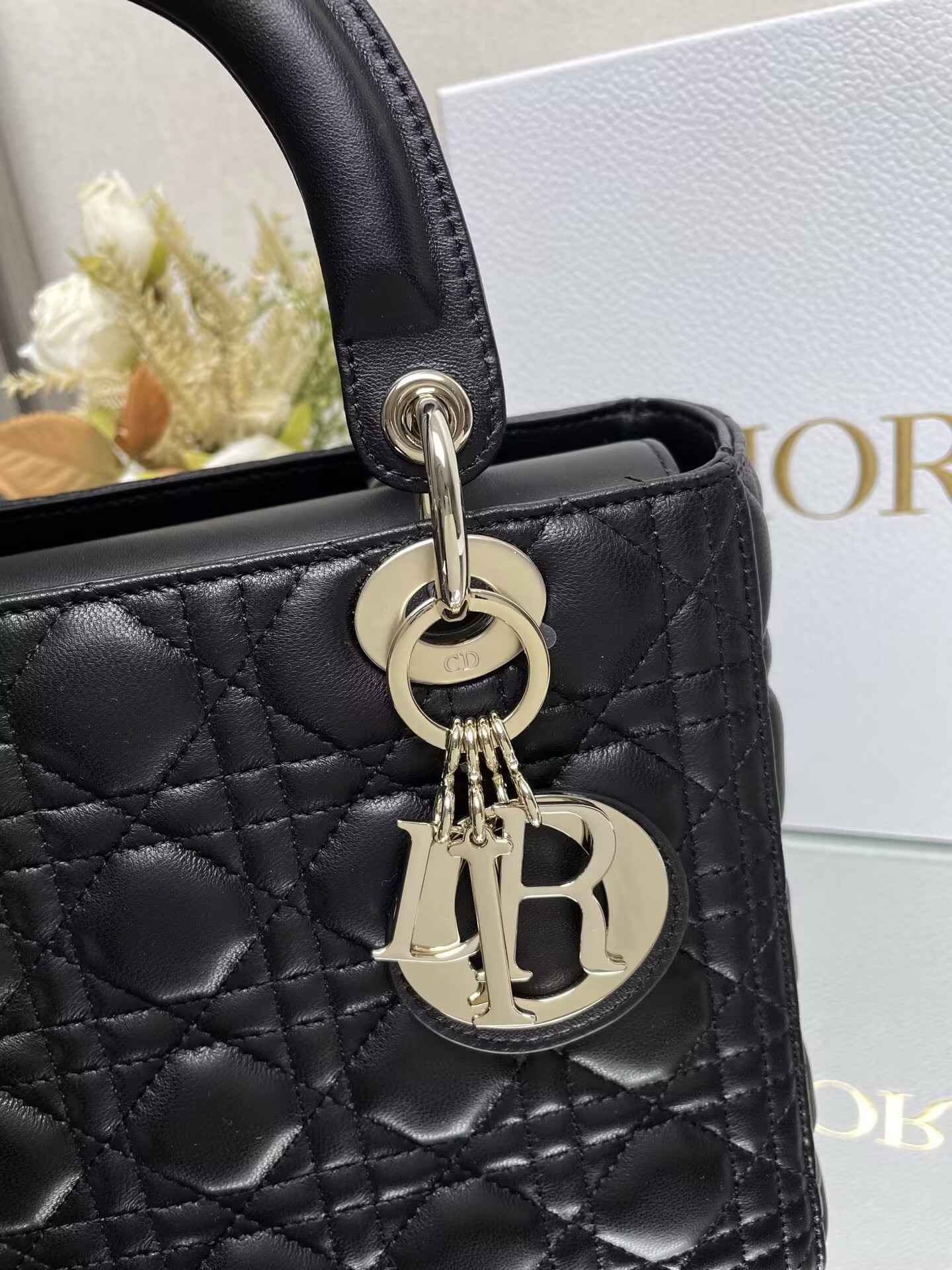 medium lady D*or bag 24 x 20 x 12 cm
