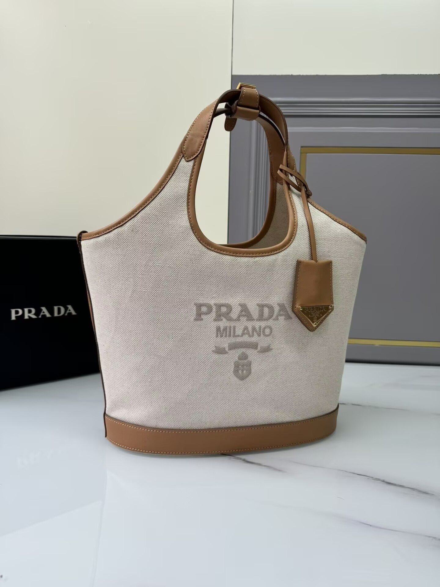 Pra*a natural medium linen blend and leather tote bag 28x22.5x12.5cm