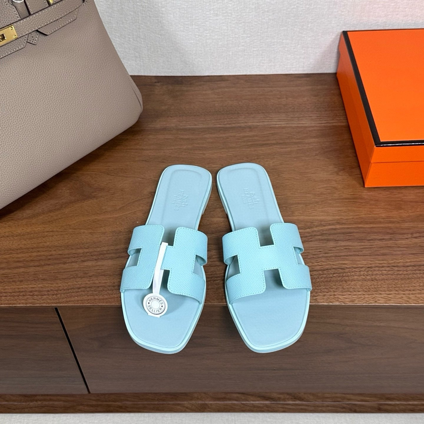 ua H**mes oran sandal
