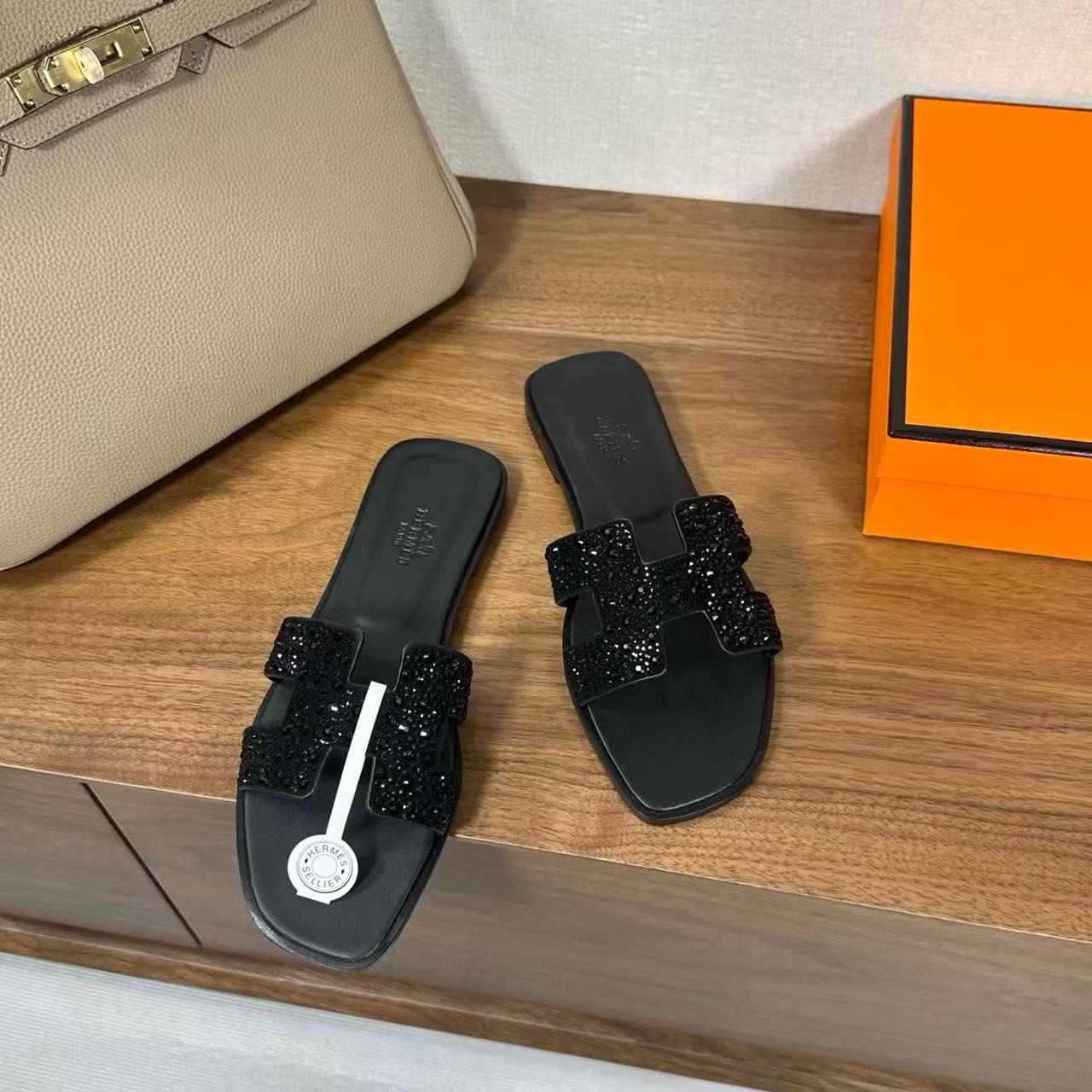ua H**mes oran sandal