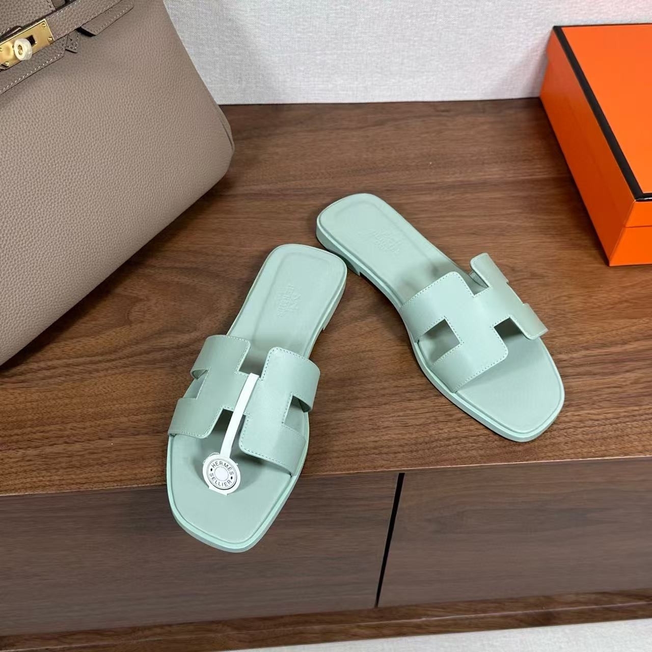 ua H**mes oran sandal