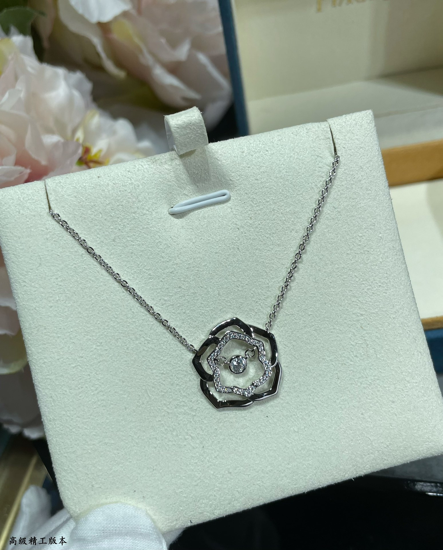 P1aget hollow rose necklace