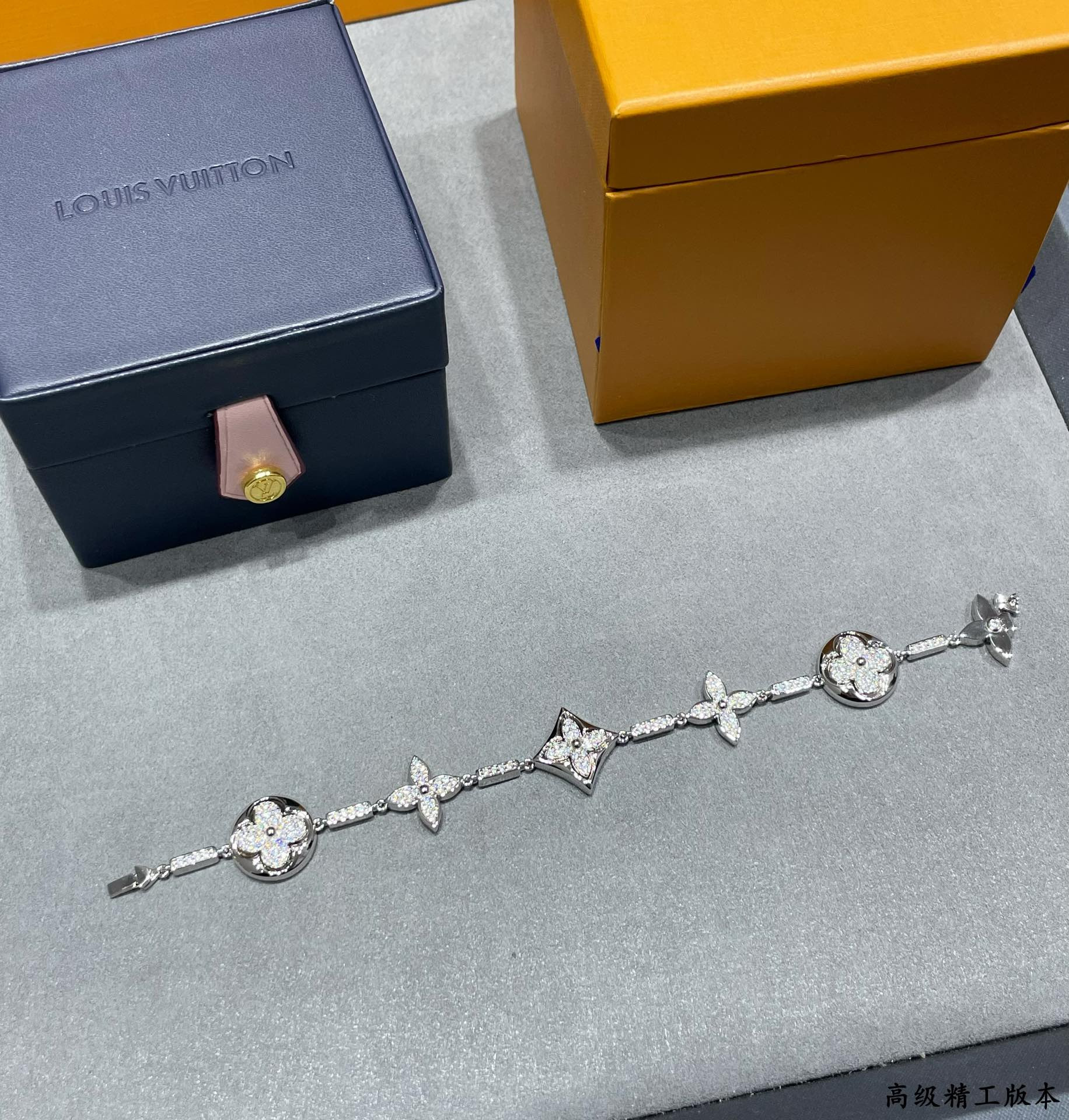l0*is v*t0n large six-flower full Di*m*nd bracelet