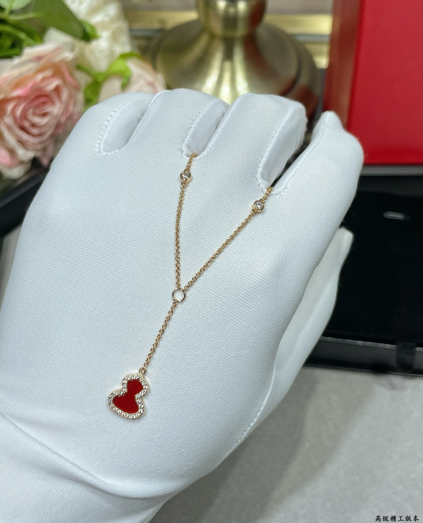 Qee1in mini gourd necklace