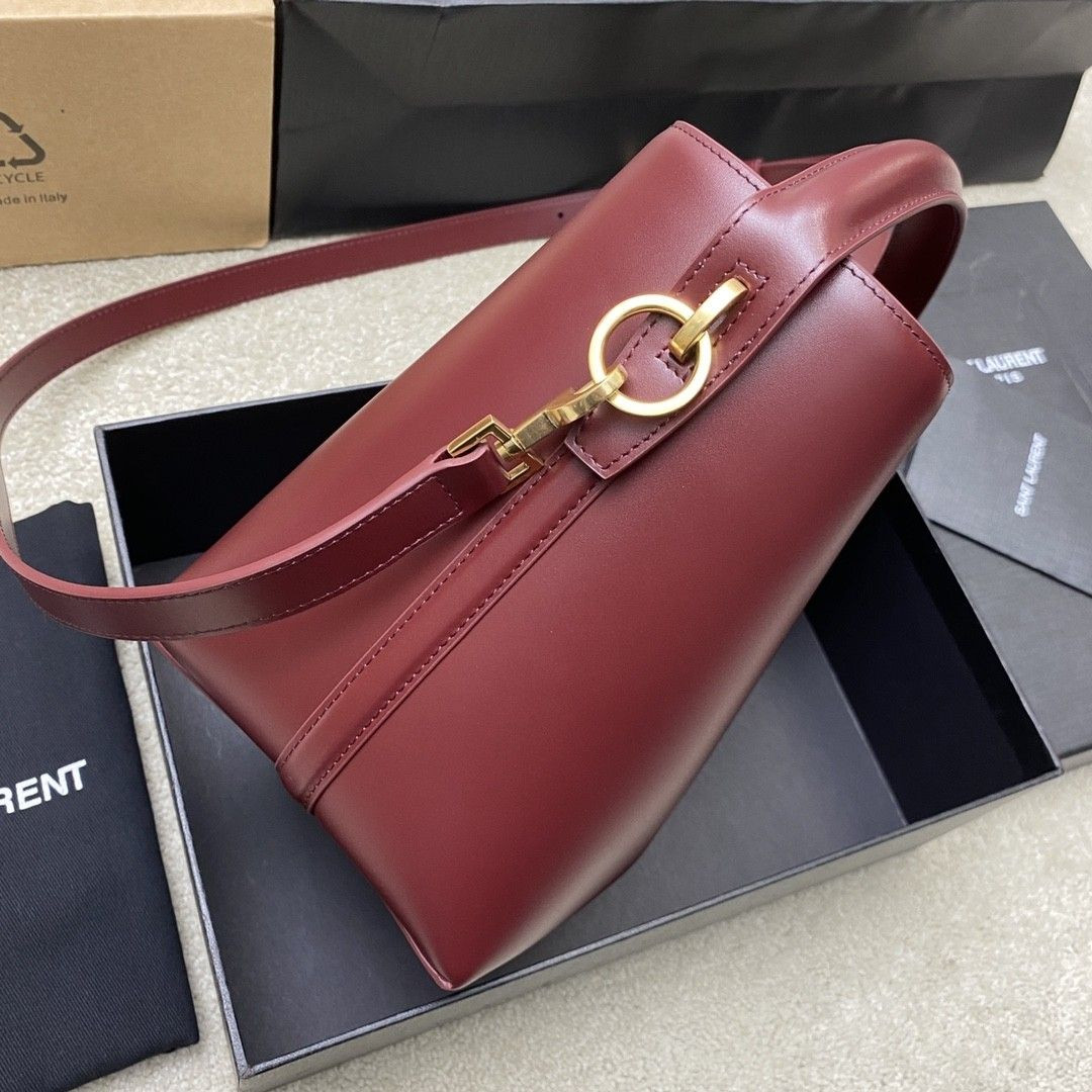 Y*L le 37 in shiny leather 17x20x13cm