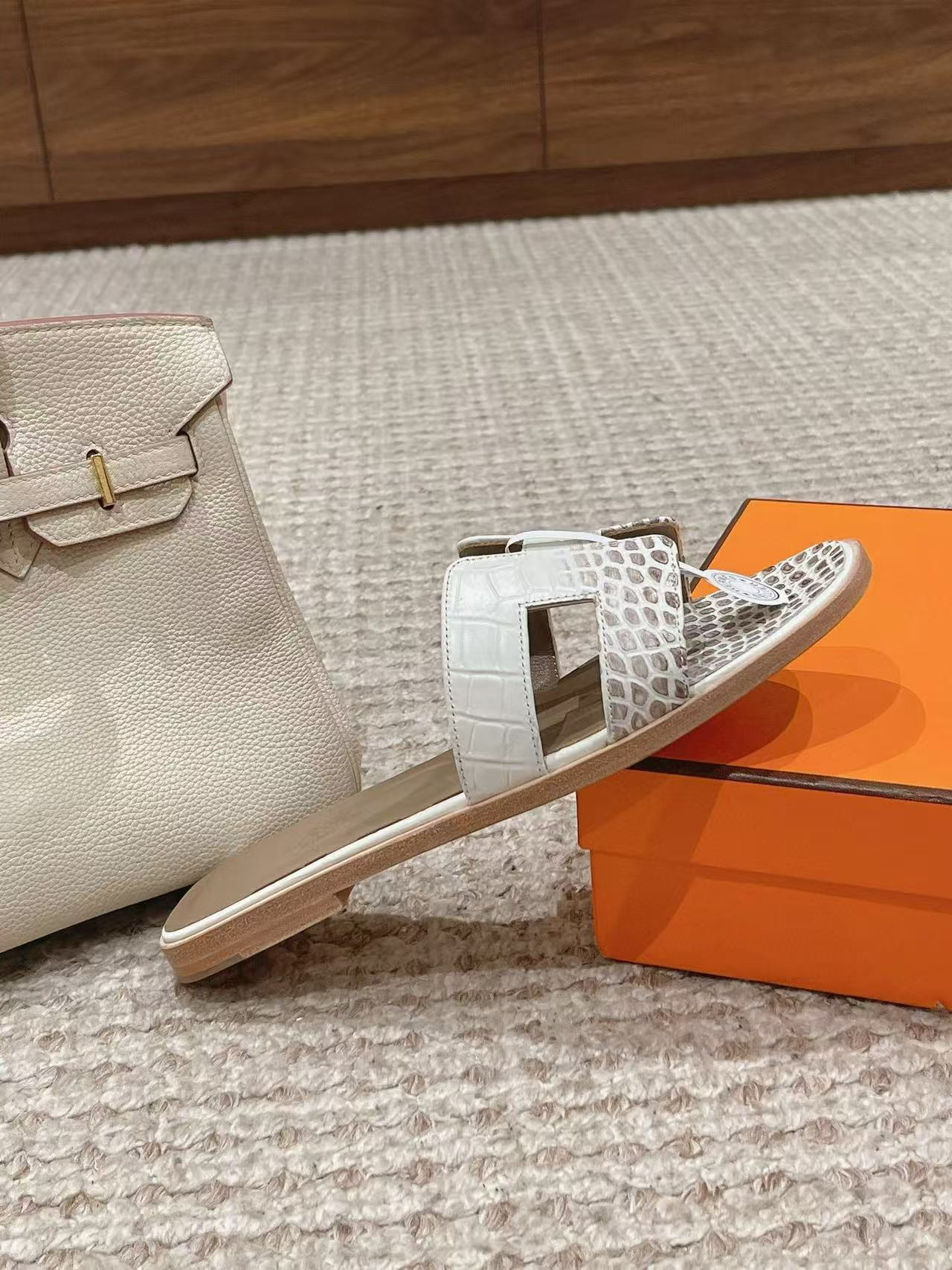 ua H**mes oran sandal