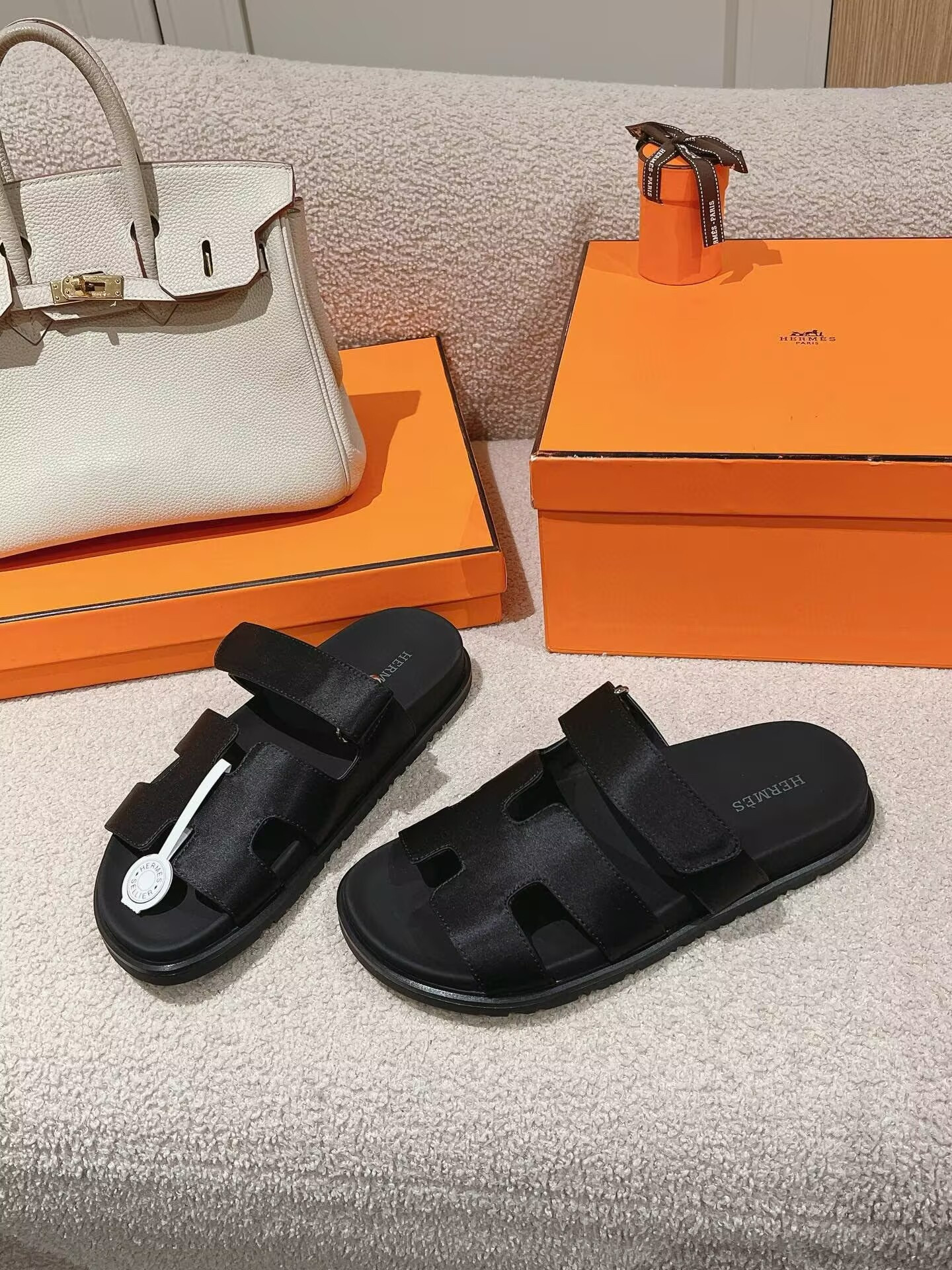 ua H**mes chypre sandal