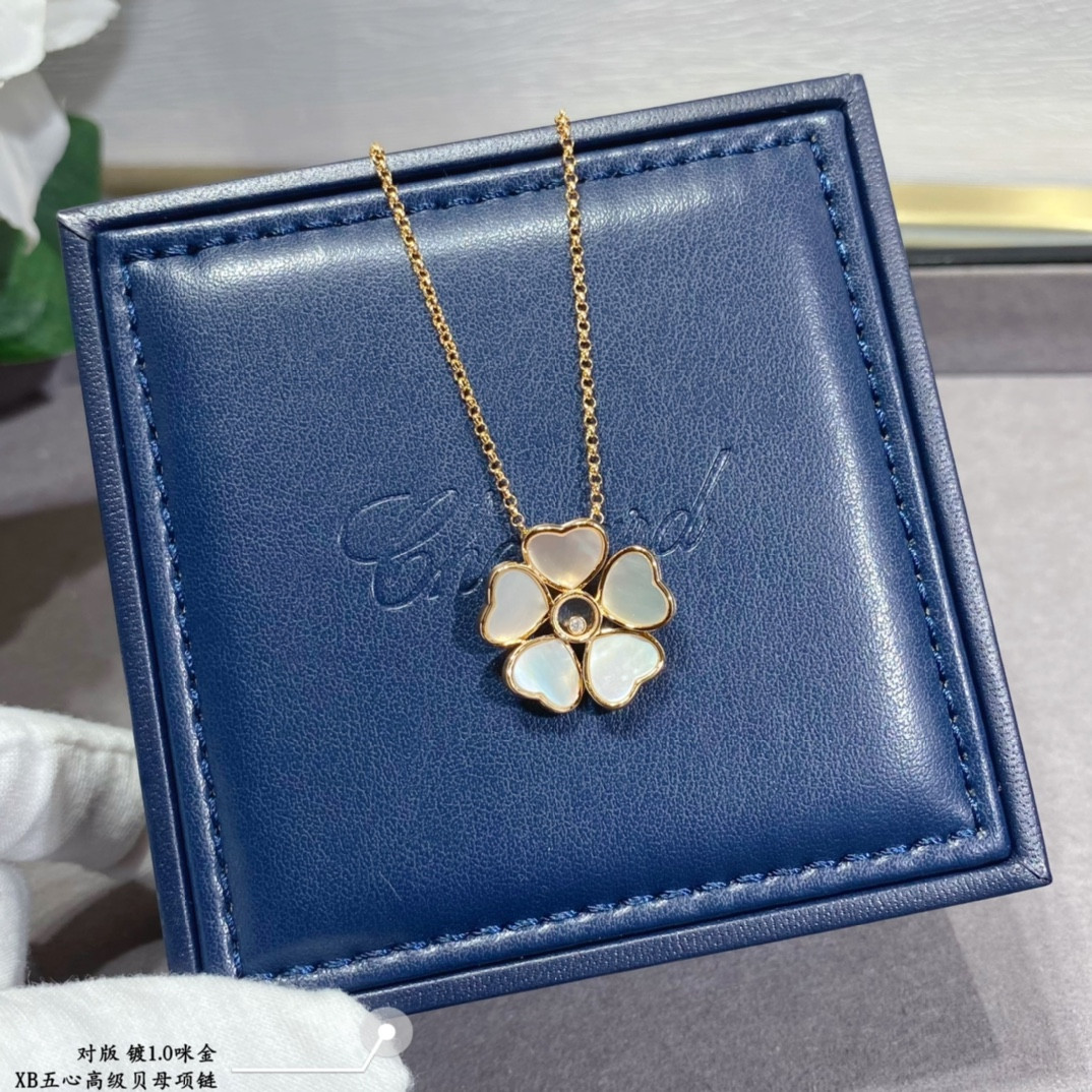 Ch0pard five he**ts mother-of-pearl necklace