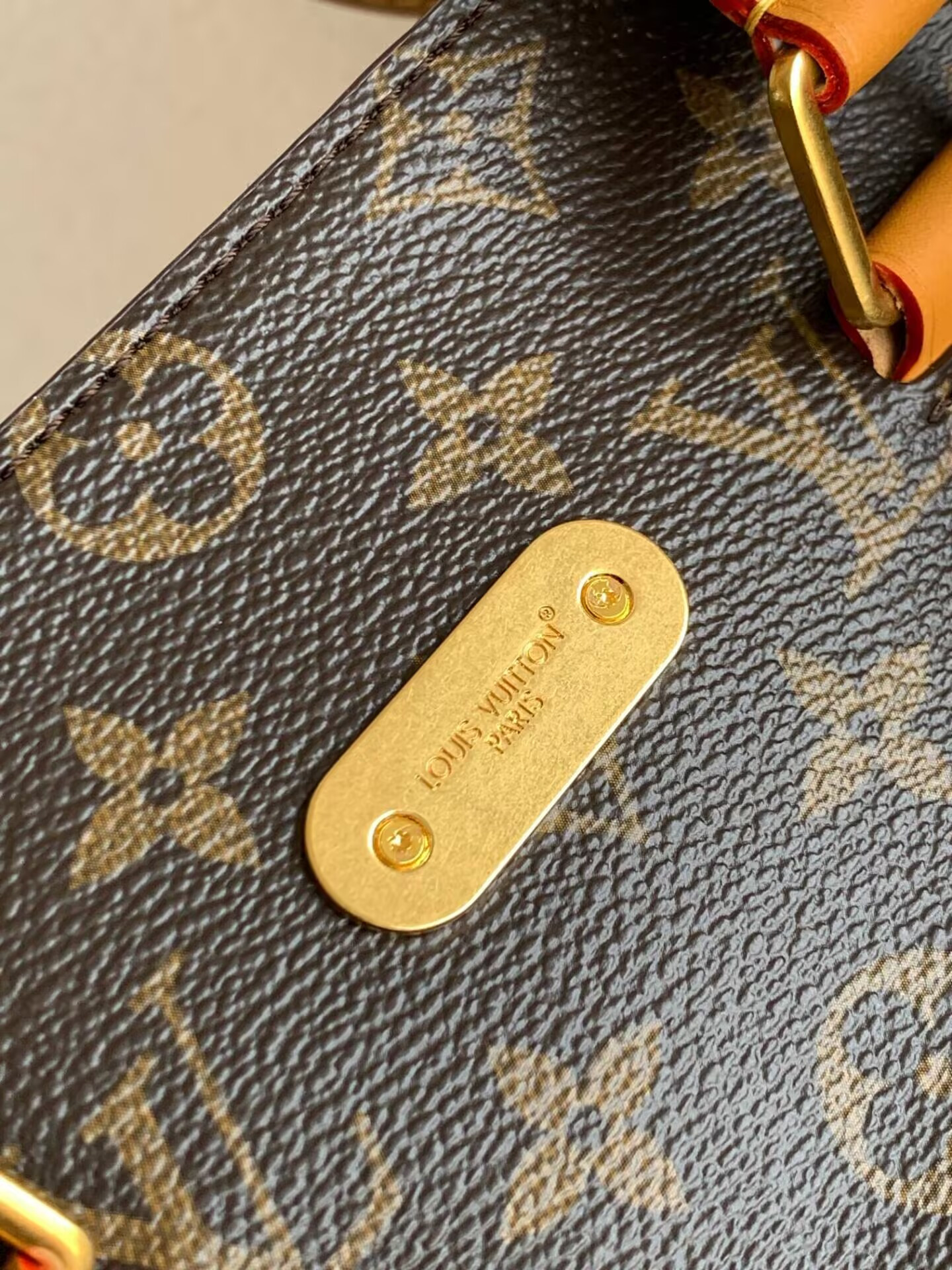 LV Backpack M25989 32x33x14cm