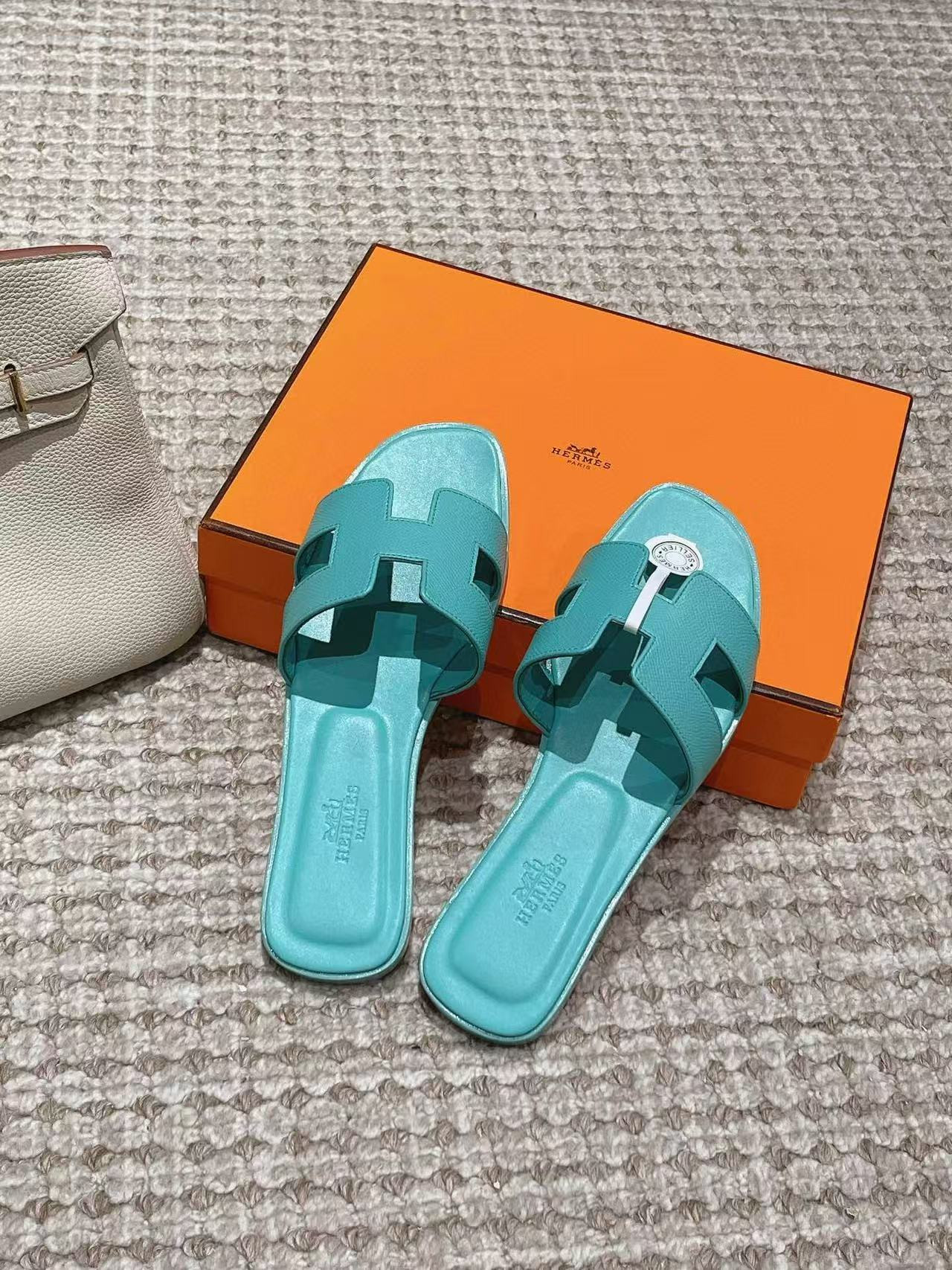 ua H**mes oran sandal