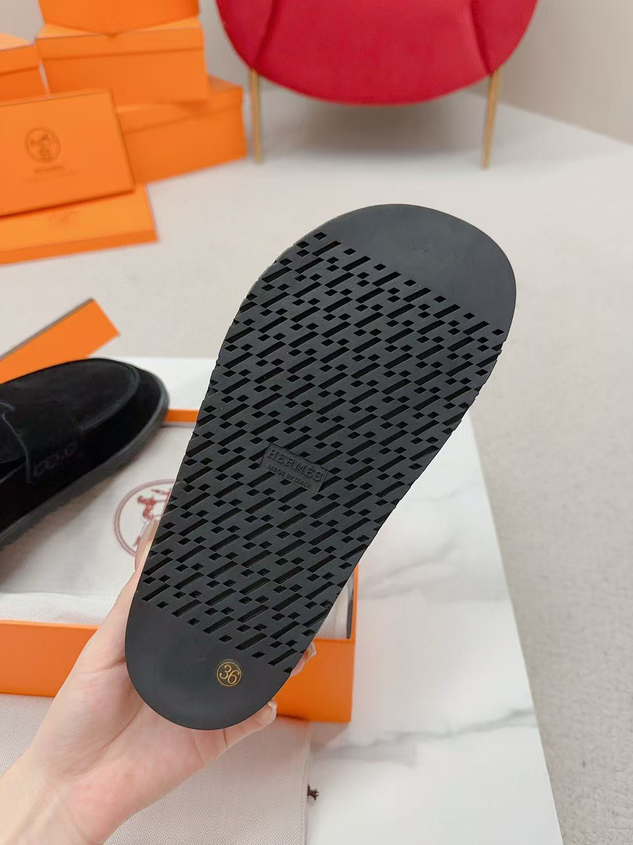 ua H**mes slippers