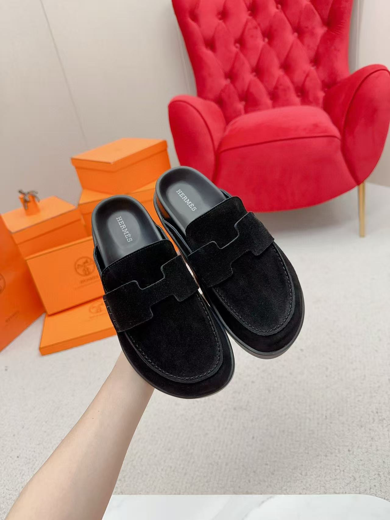 ua H**mes slippers