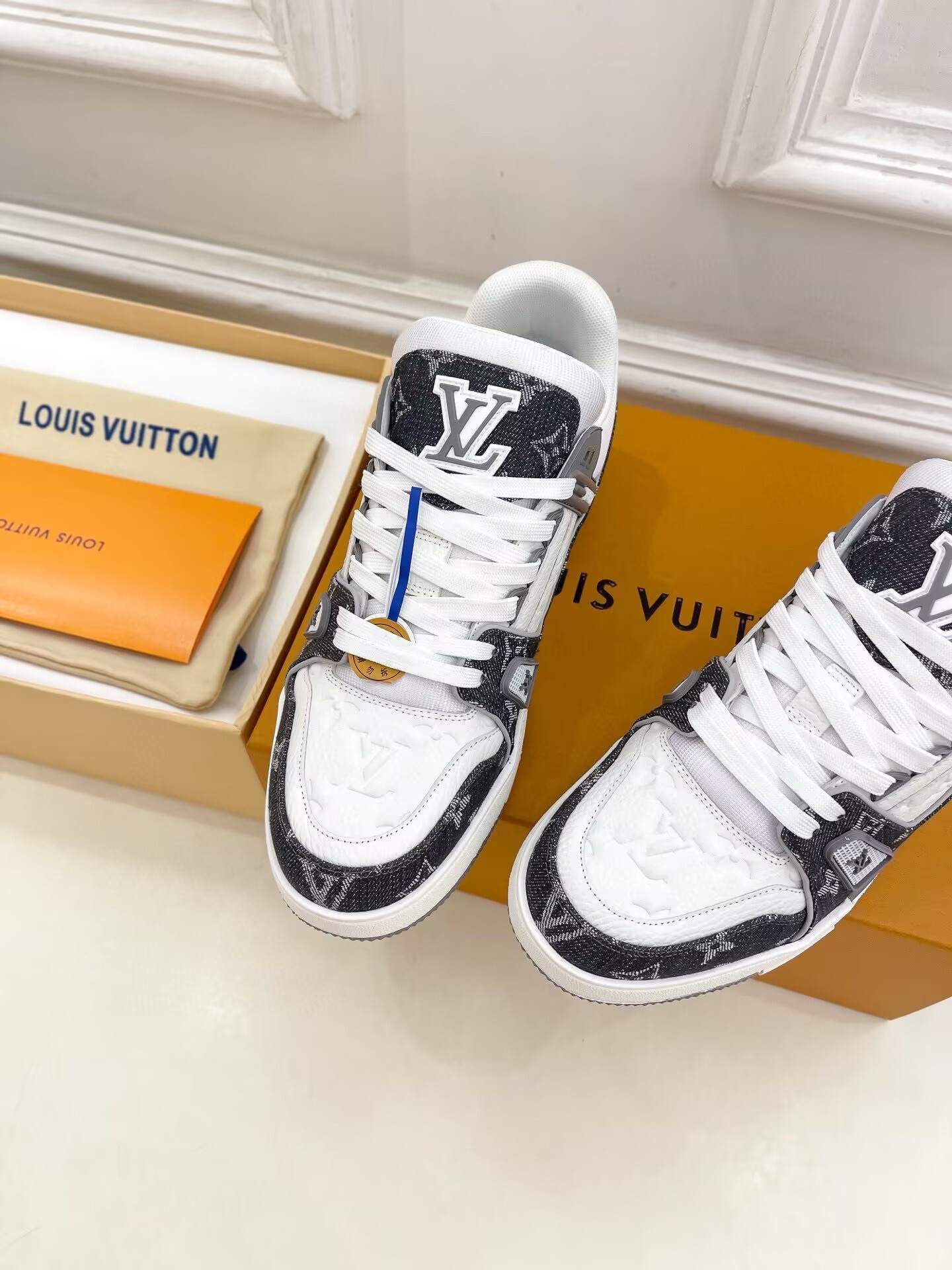 UA LV trainer Sneakers