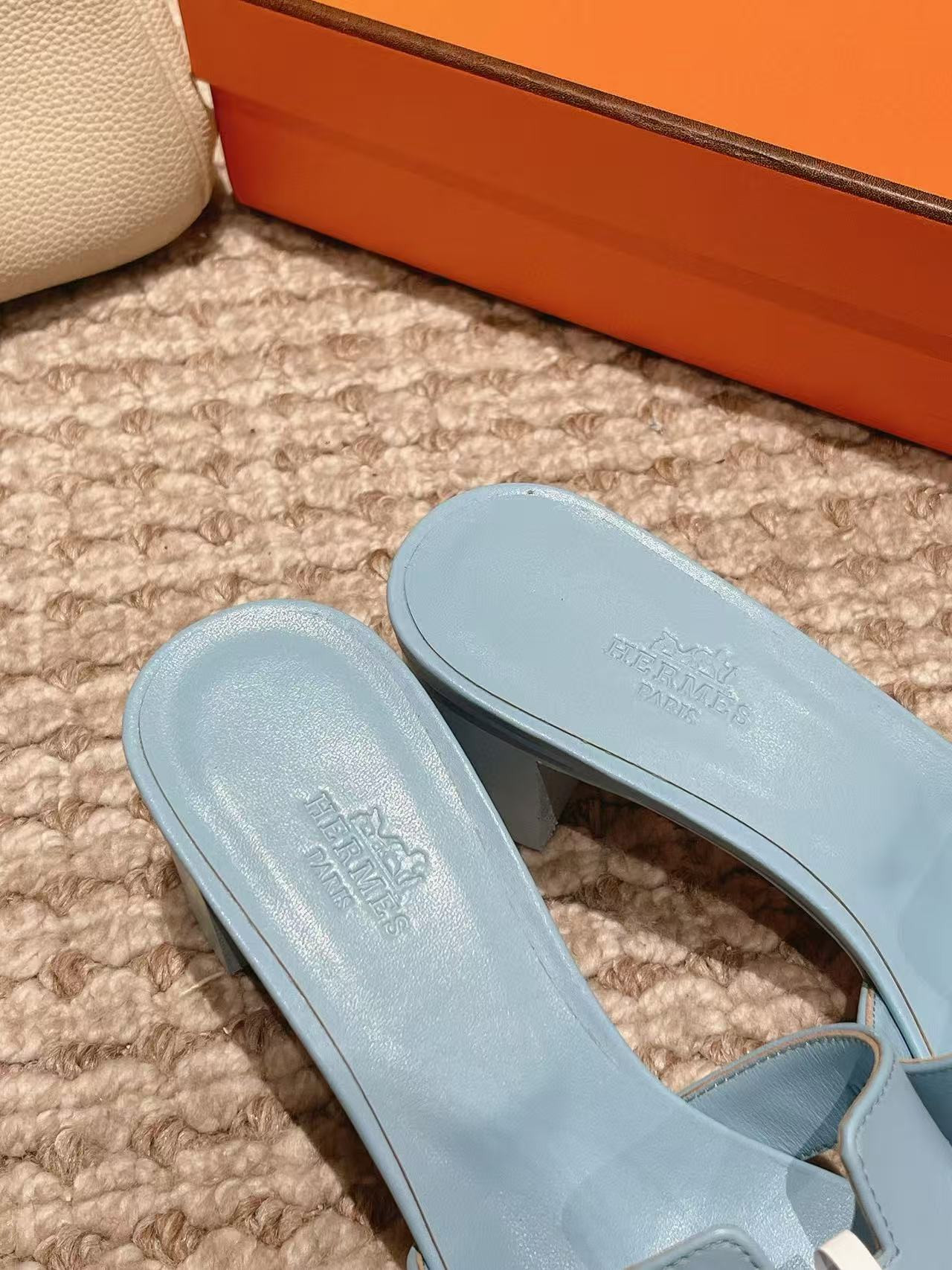 ua H**mes oasis sandal