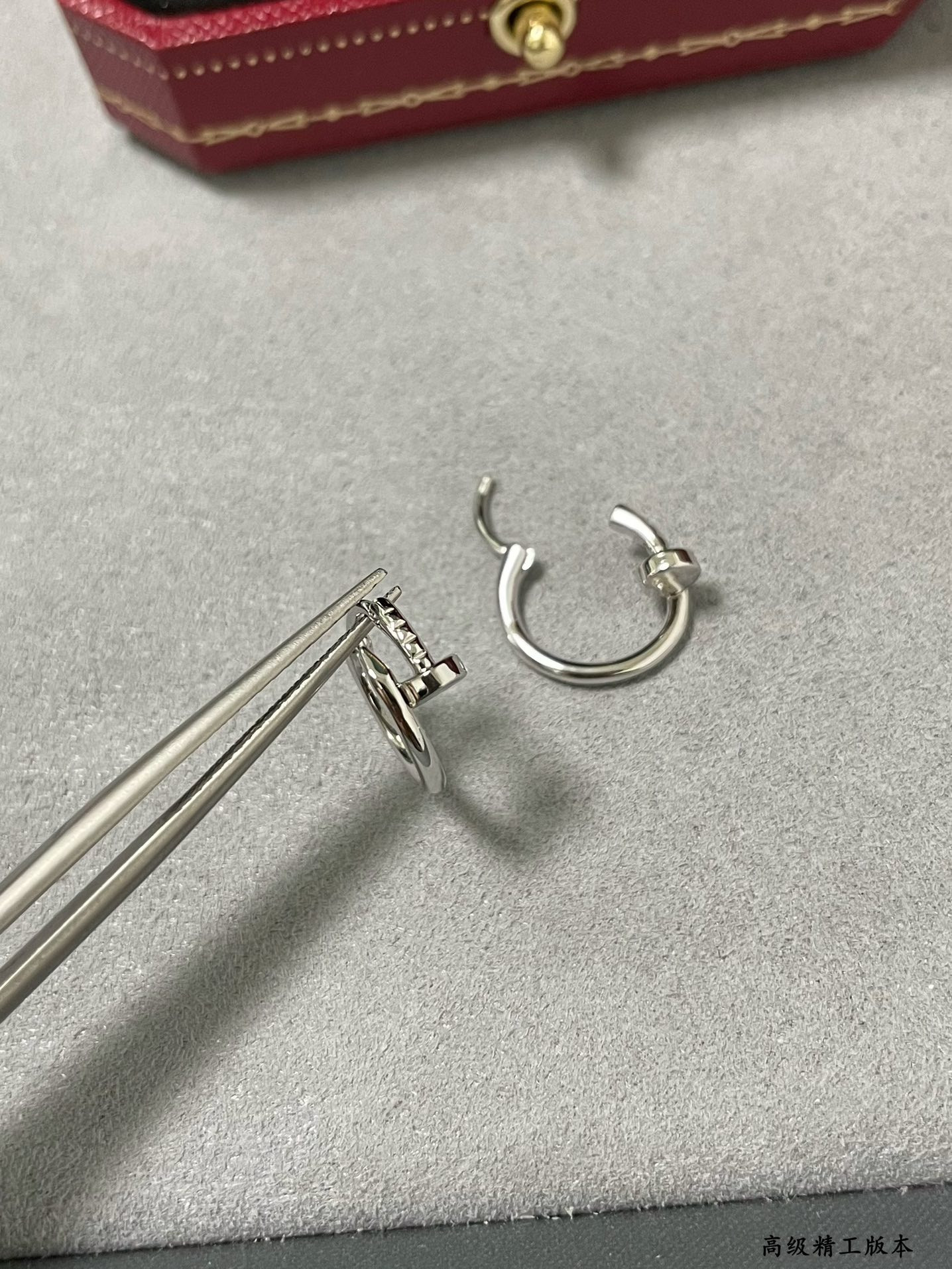 Ca*t*er mini smooth nail hoop earrings