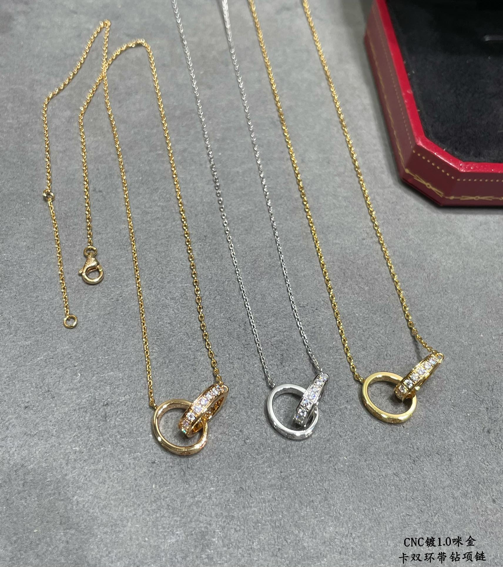 ca*t*er double-loop Di*m*nd necklace