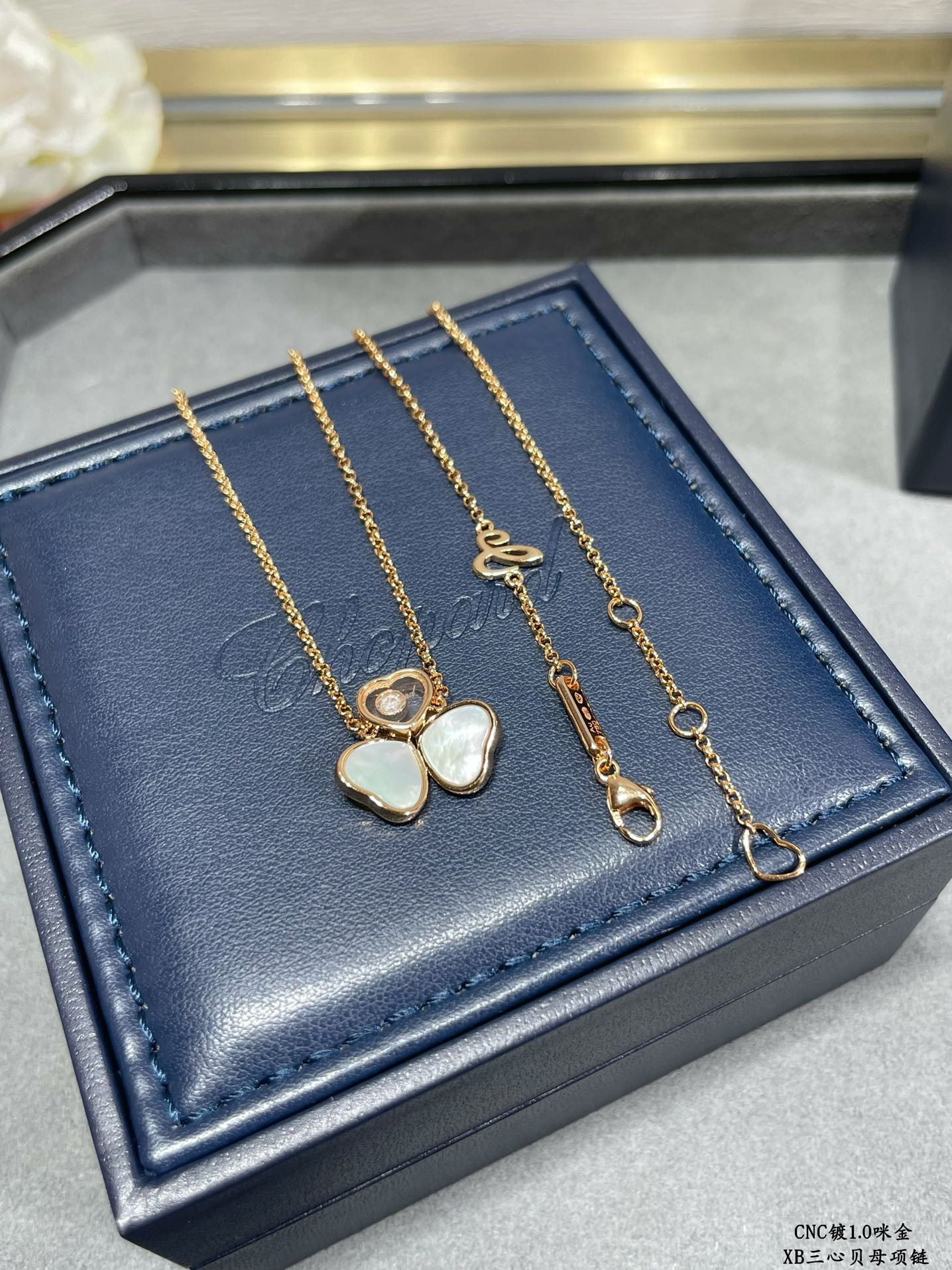 Ch0pard three heart mother of pearl necklace