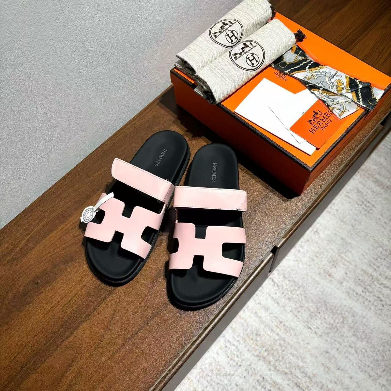 ua H**mes chypre sandal