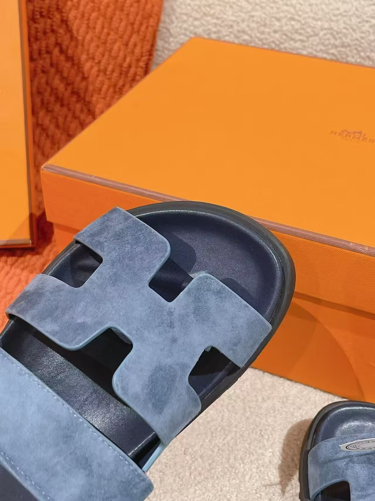 ua H**mes chypre sandal