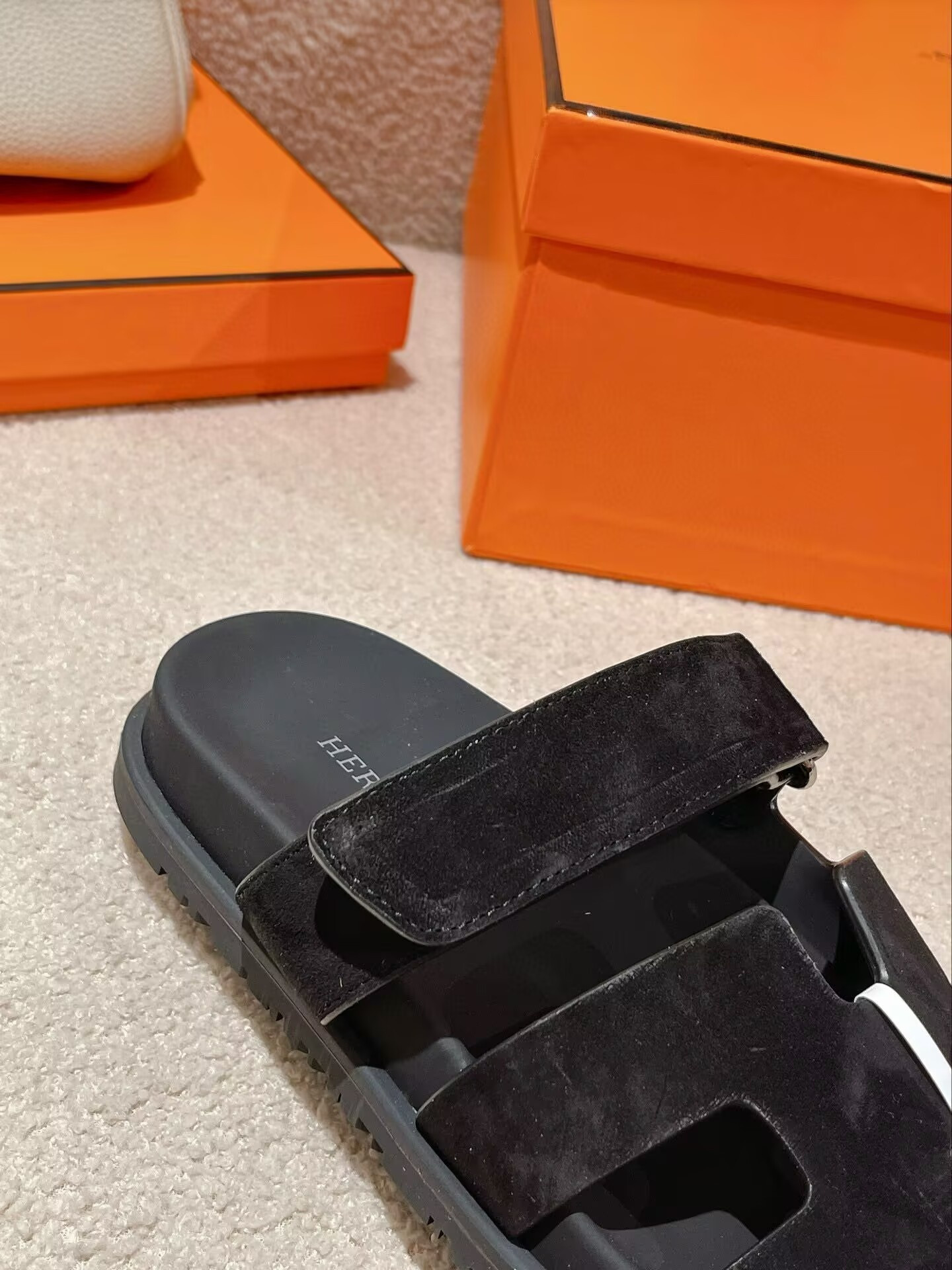 ua H**mes chypre sandal