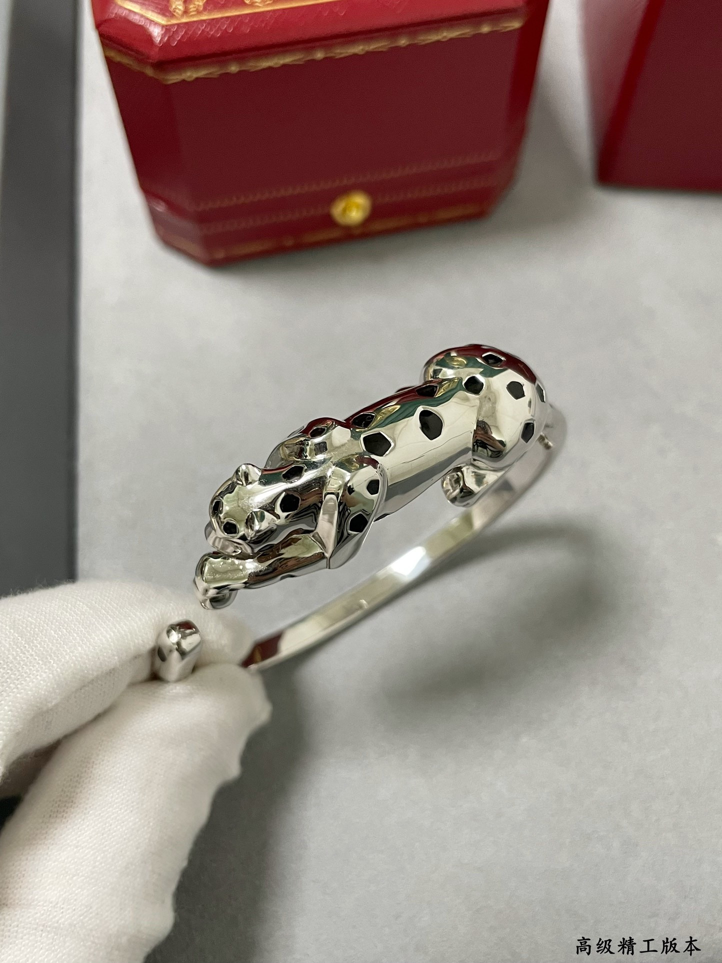 Ca*t*er light gold spotted leopard bracelet